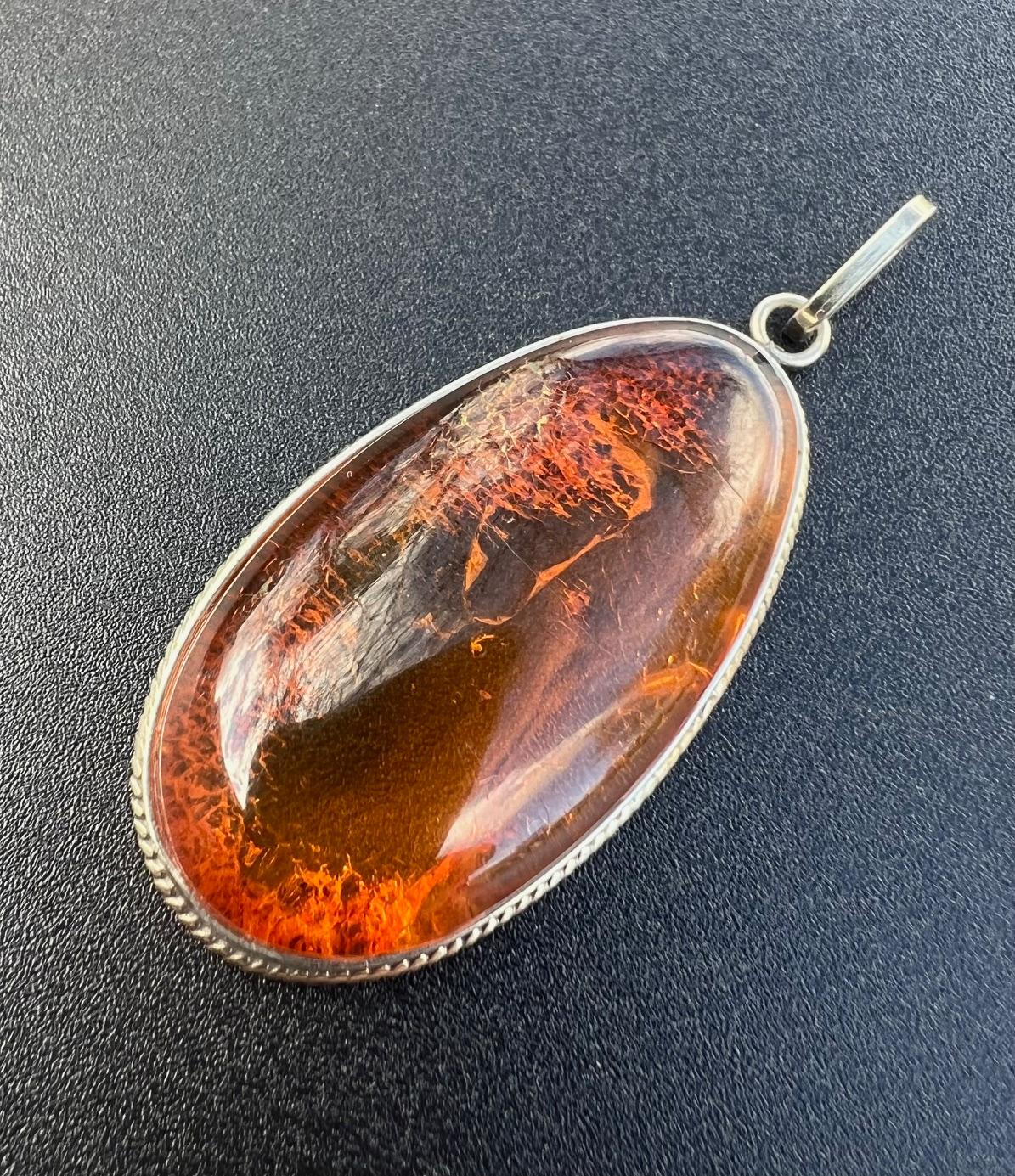 Colgante vintage de plata de ámbar báltico naranja translúcido Artesano en venta