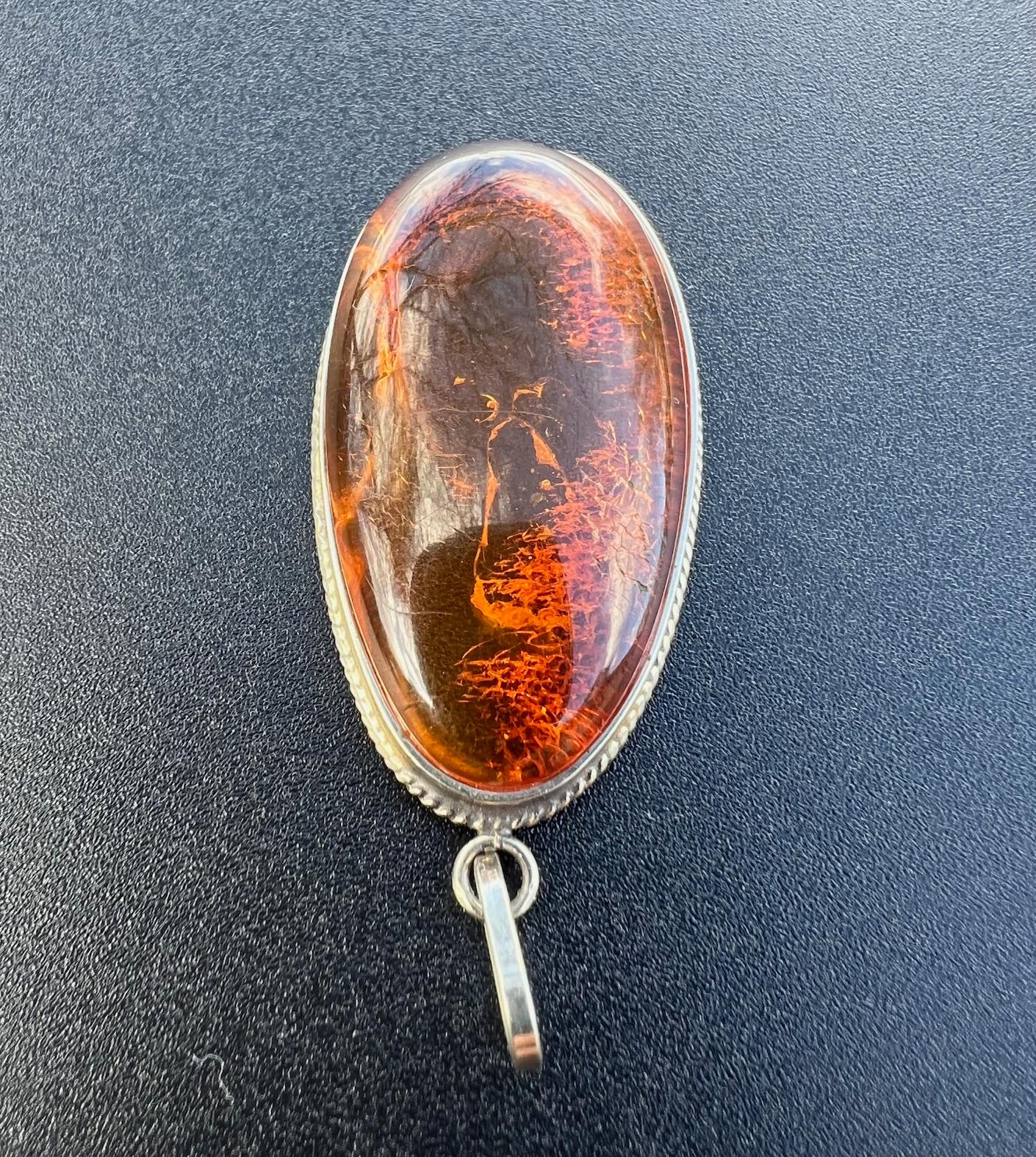 Colgante vintage de plata de ámbar báltico naranja translúcido Cabujón en venta