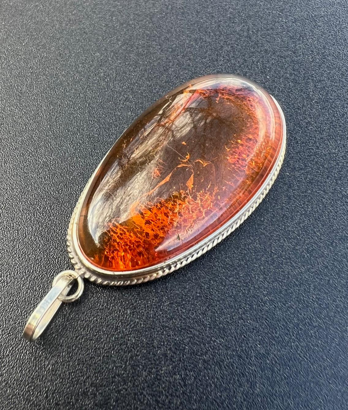Colgante vintage de plata de ámbar báltico naranja translúcido en Bueno estado para la venta en Boulder, CO