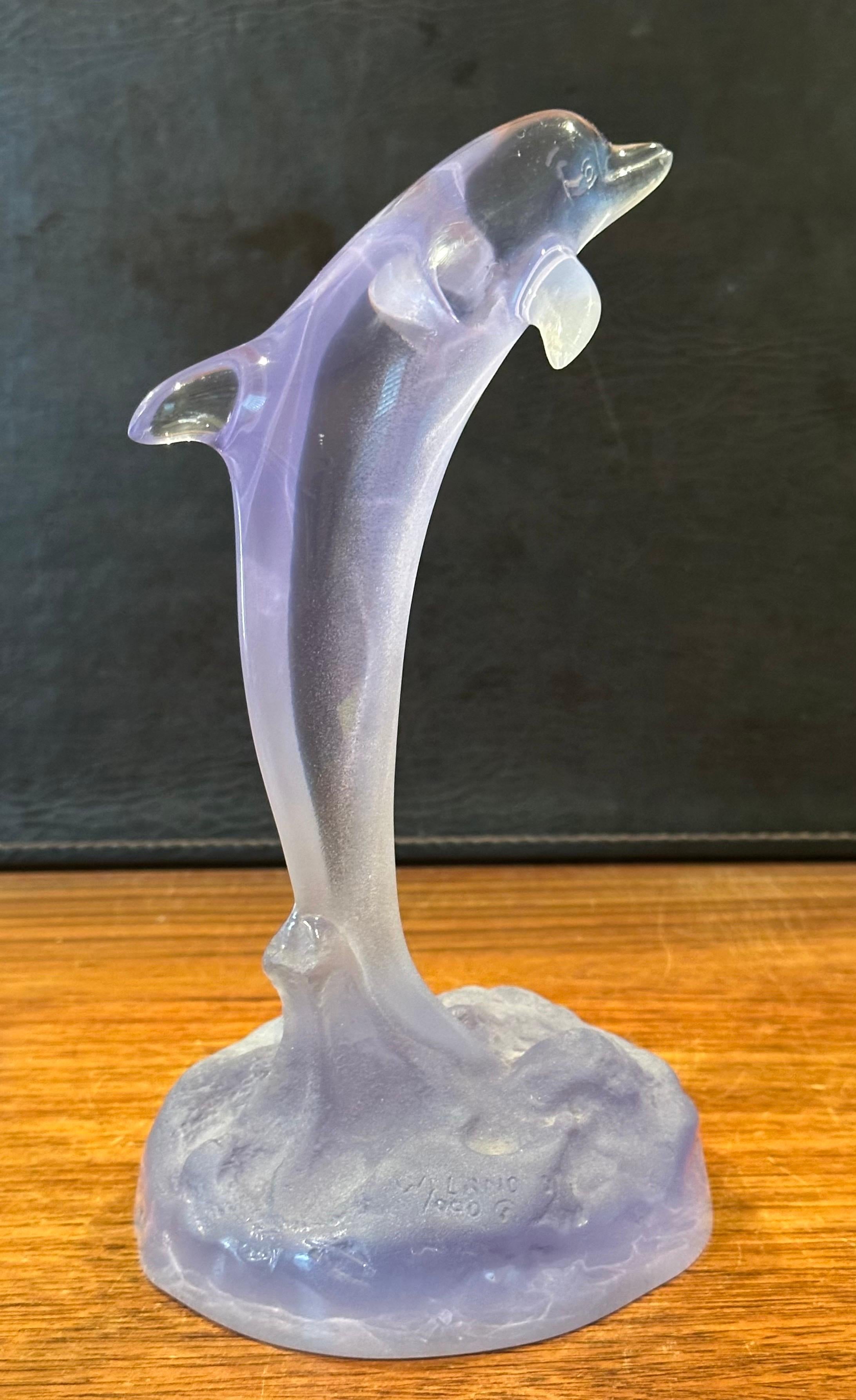 Scultura di delfino in acrilico viola traslucido vintage di Robert Wyland 1990 in vendita 3