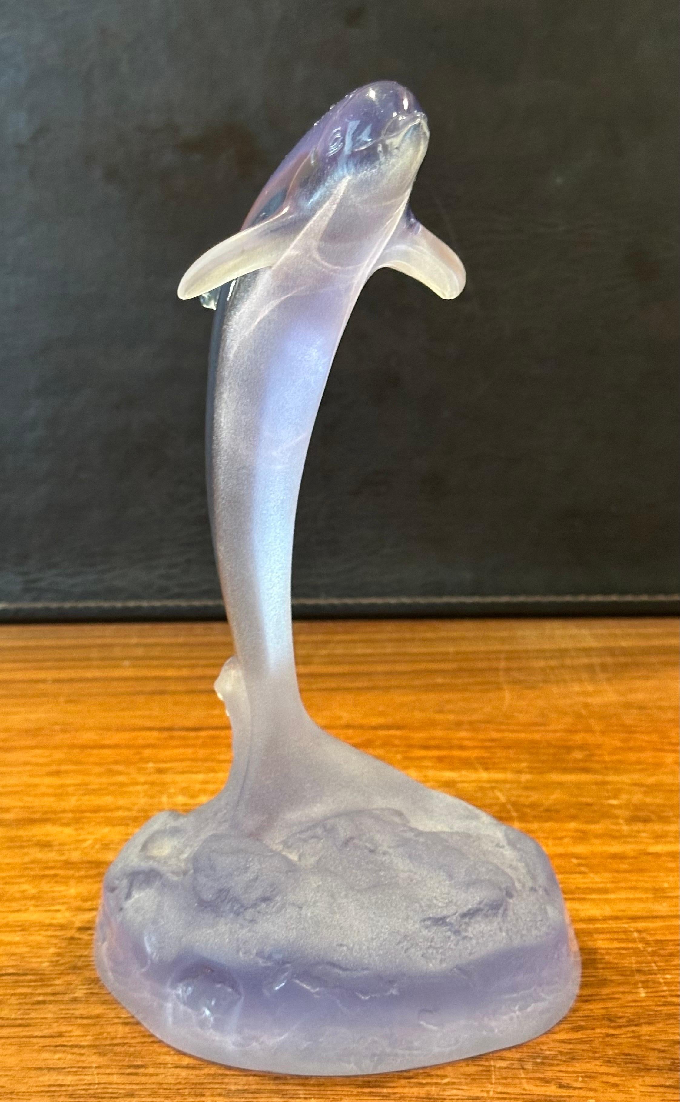 Scultura di delfino in acrilico viola traslucido vintage di Robert Wyland 1990 in vendita 4