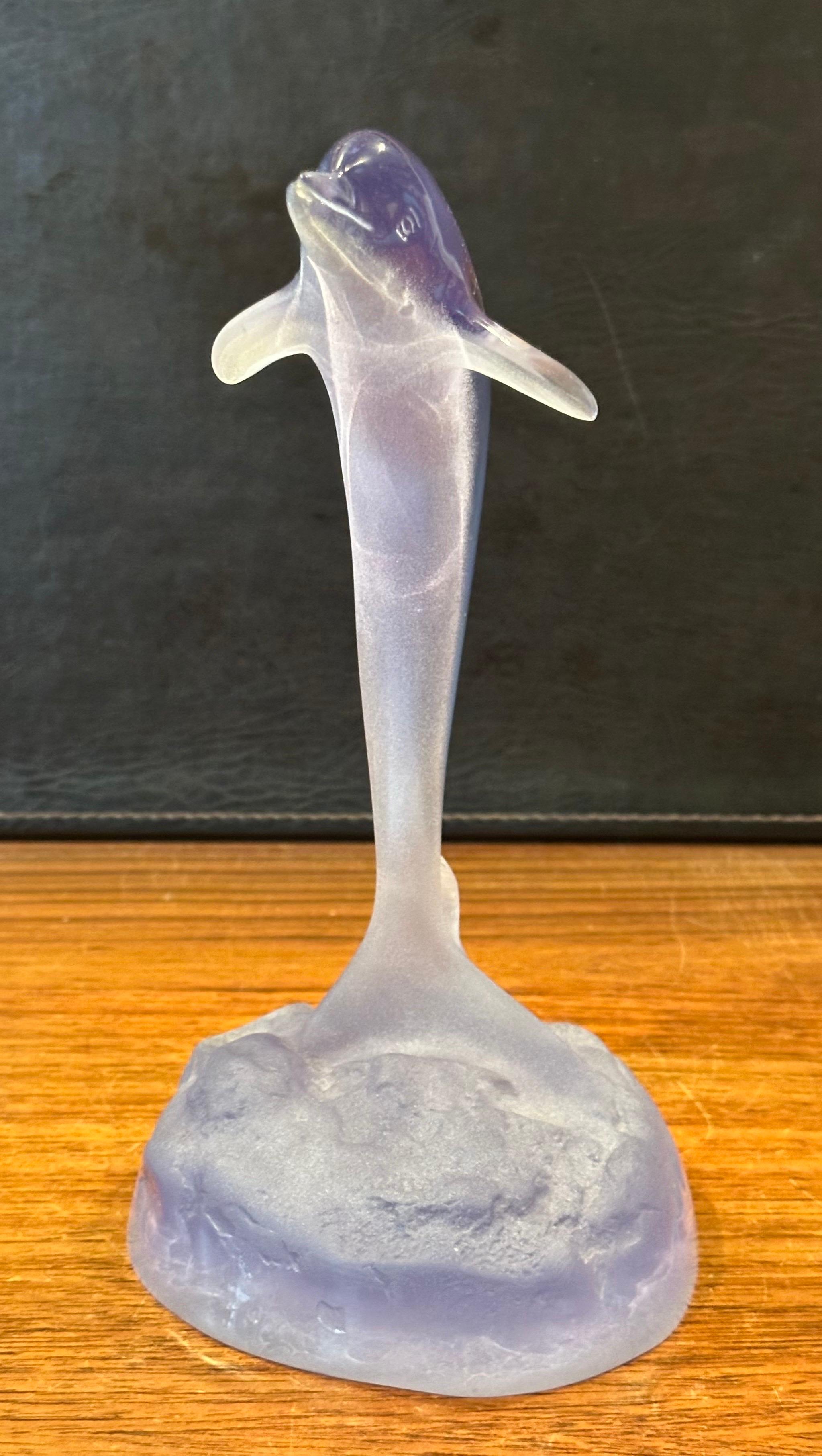 Scultura di delfino in acrilico viola traslucido vintage di Robert Wyland 1990 in vendita 5