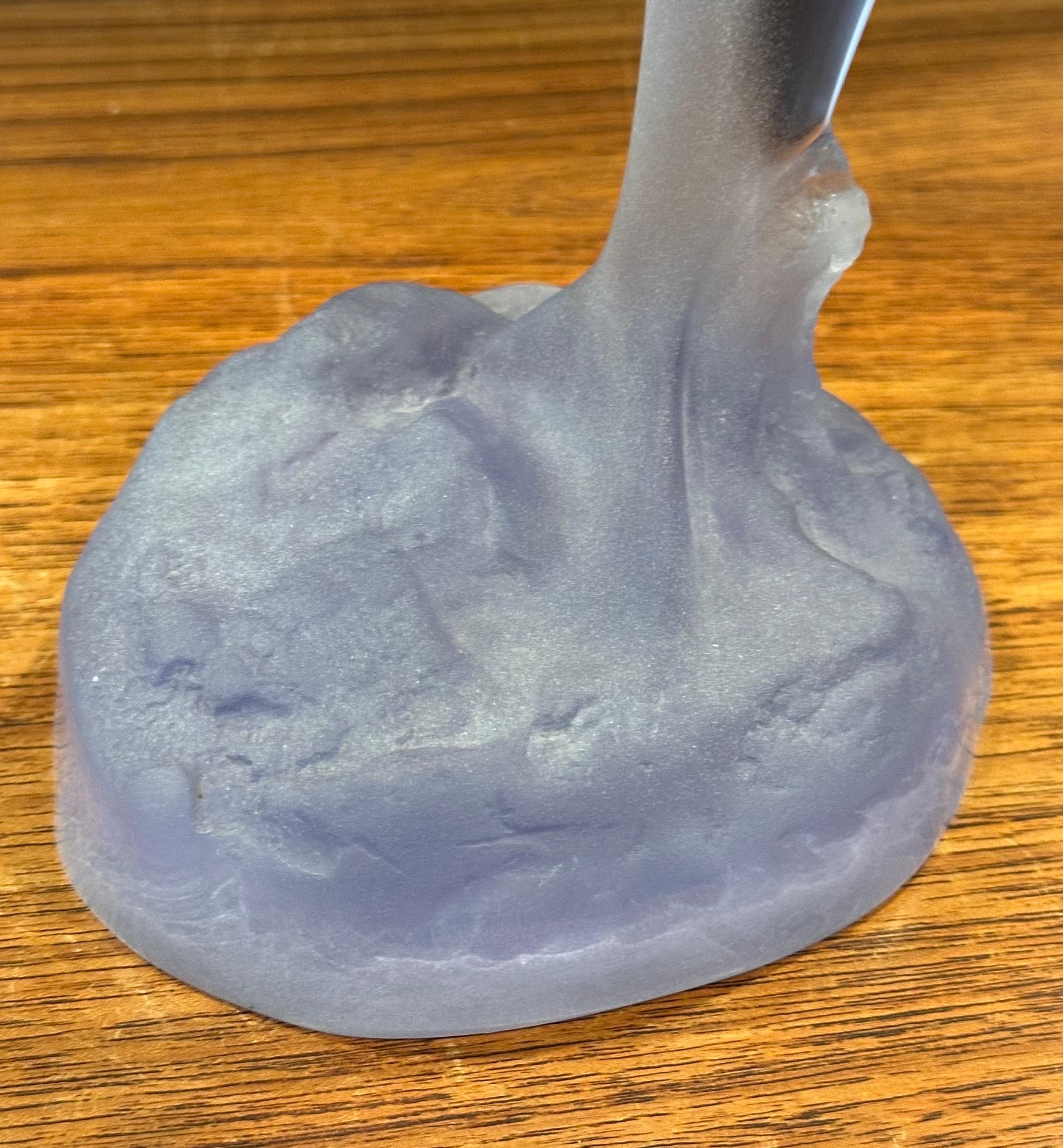 Scultura di delfino in acrilico viola traslucido vintage di Robert Wyland 1990 in vendita 6