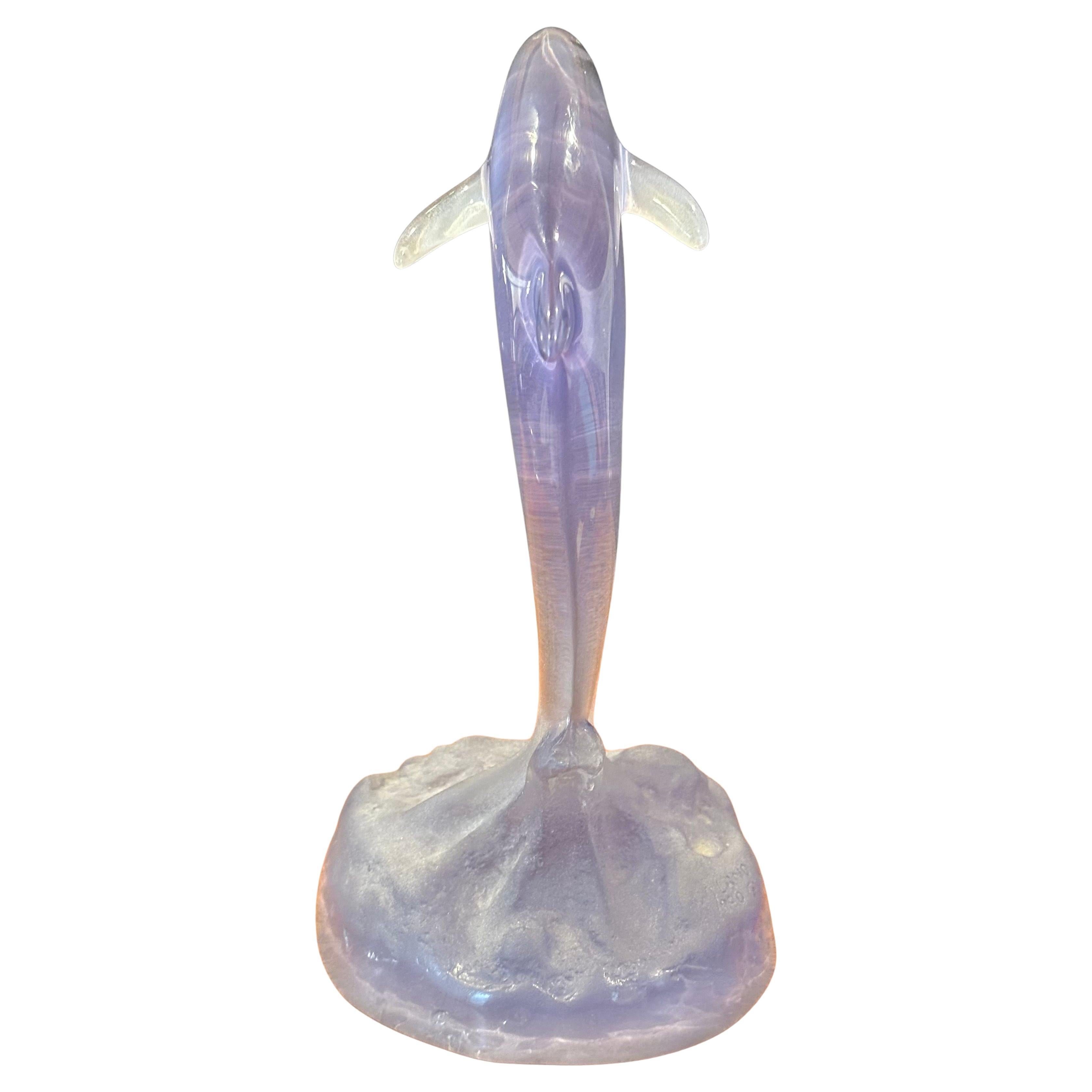 Bellissima scultura vintage in acrilico viola traslucido di Robert Wyland, circa 1990. Il pezzo è in ottime condizioni vintage, senza scheggiature o crepe e misura 5,5