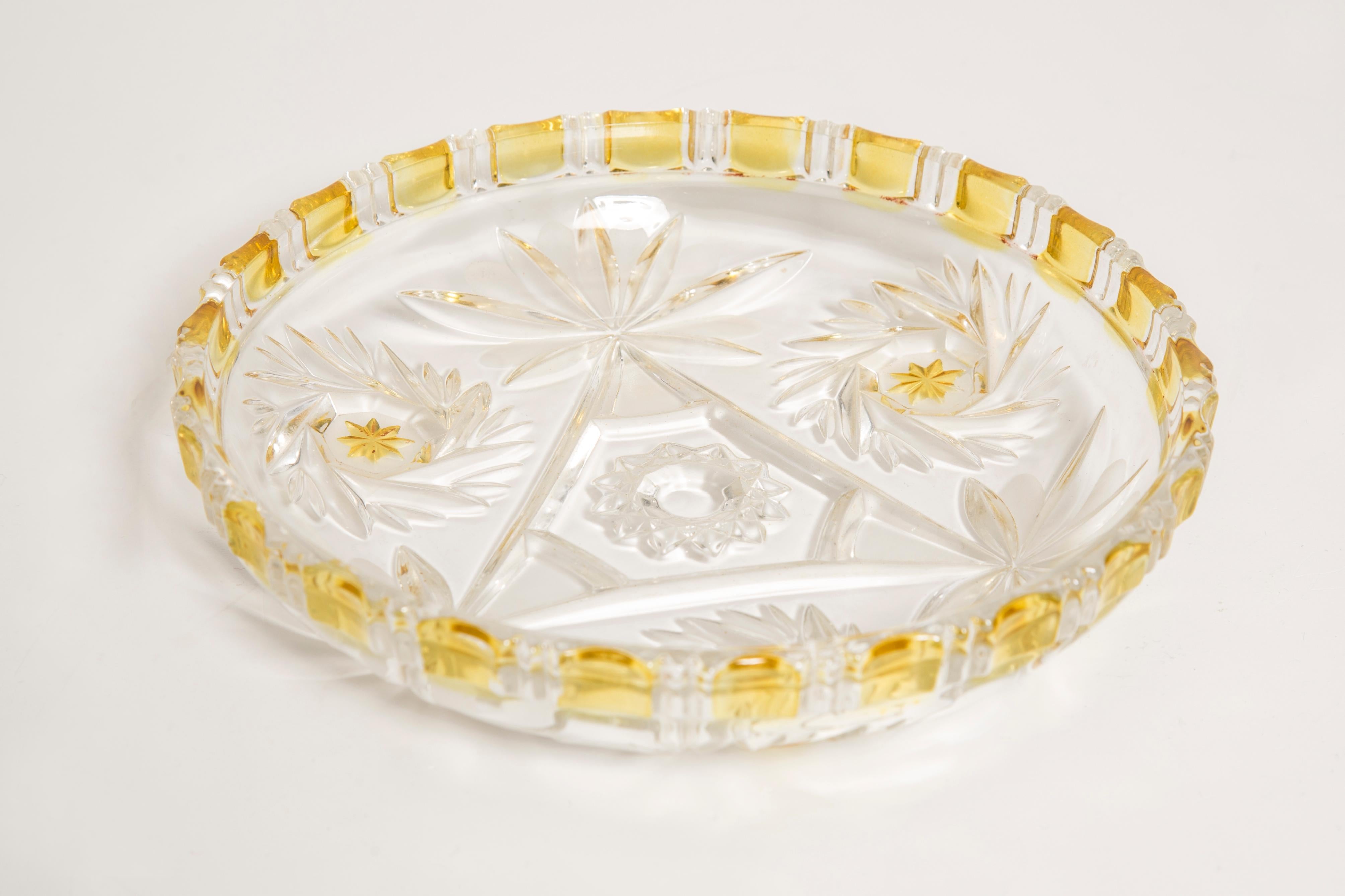 Decorative transparent and yellow glass plate from Italy. Plate is in very good vintage condition, no damage or cracks. Original glass. Beautiful piece for every interior! Only one unique piece.