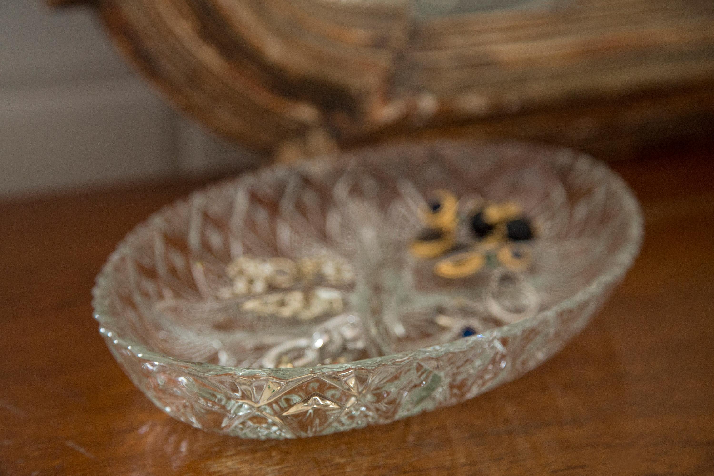 Decorative transparent crystal glass plate from Italy. Plate is in very good vintage condition, no damage or cracks. Original glass. Beautiful piece for every interior! Only one unique piece.