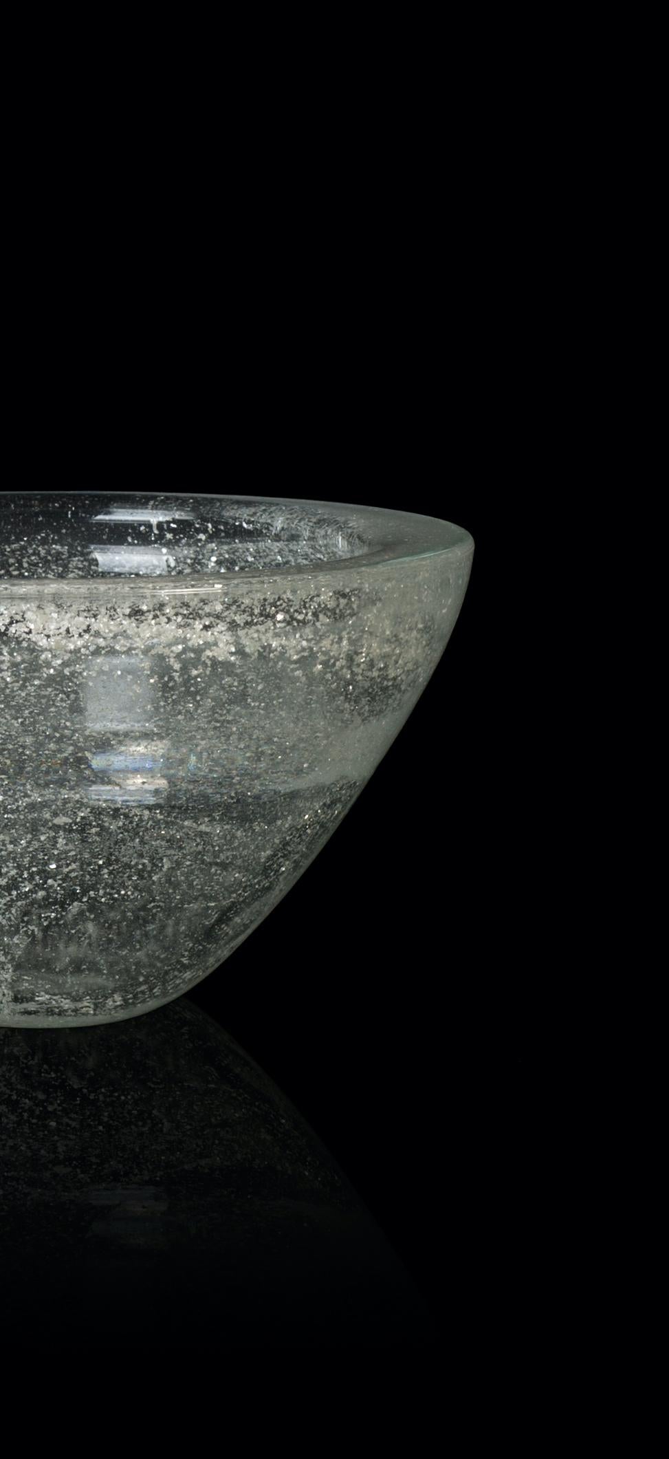 Transparent glass bowl is a beautiful glass decorative object, realized by an Italian manufacture during the 1970s. 

Precious glass transparent bowl perfect for decor your home.

Good conditions.