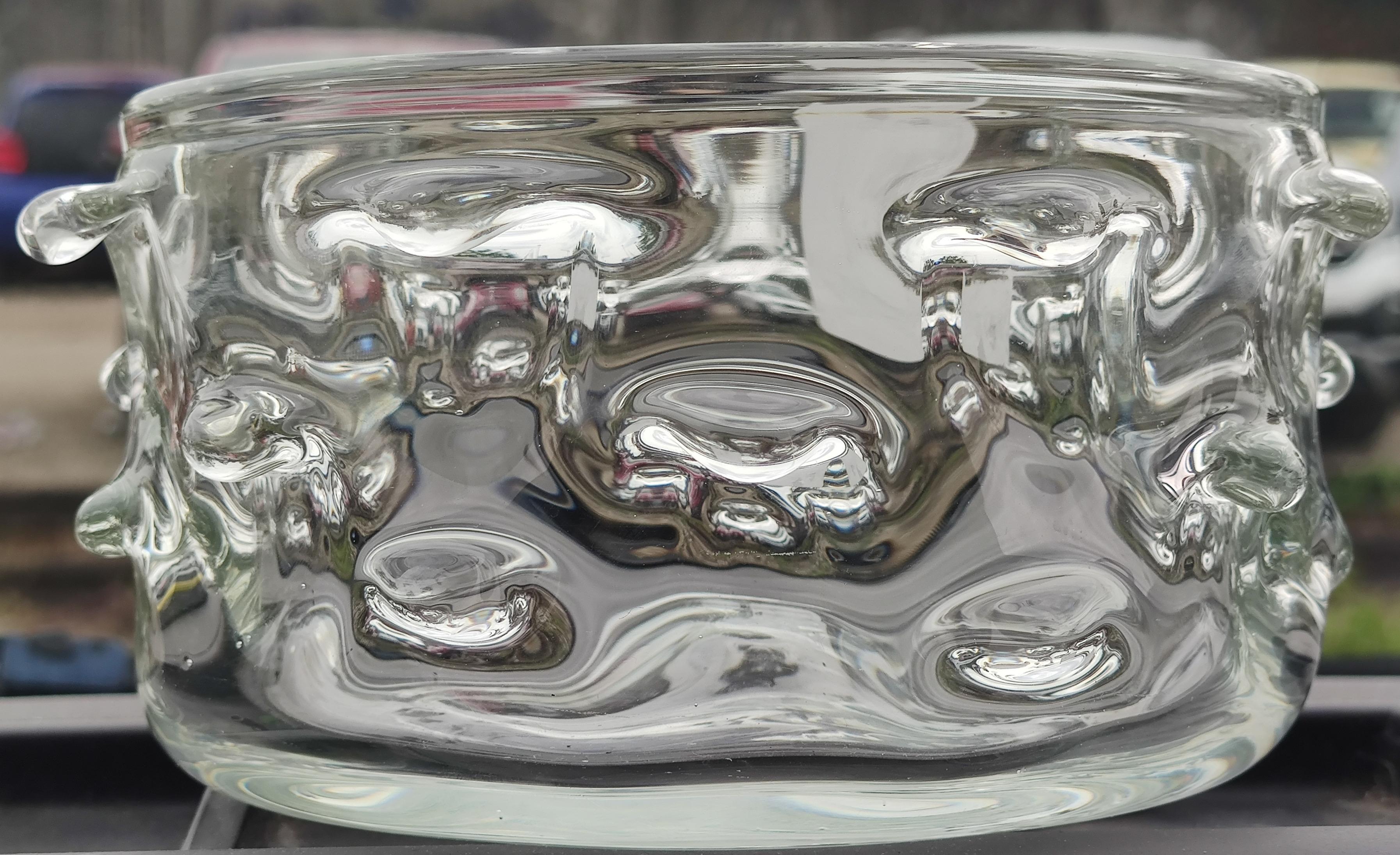 Milieu du XXe siècle Vase vintage en verre de Murano transparent avec insecte inscrit à Barovier en vente