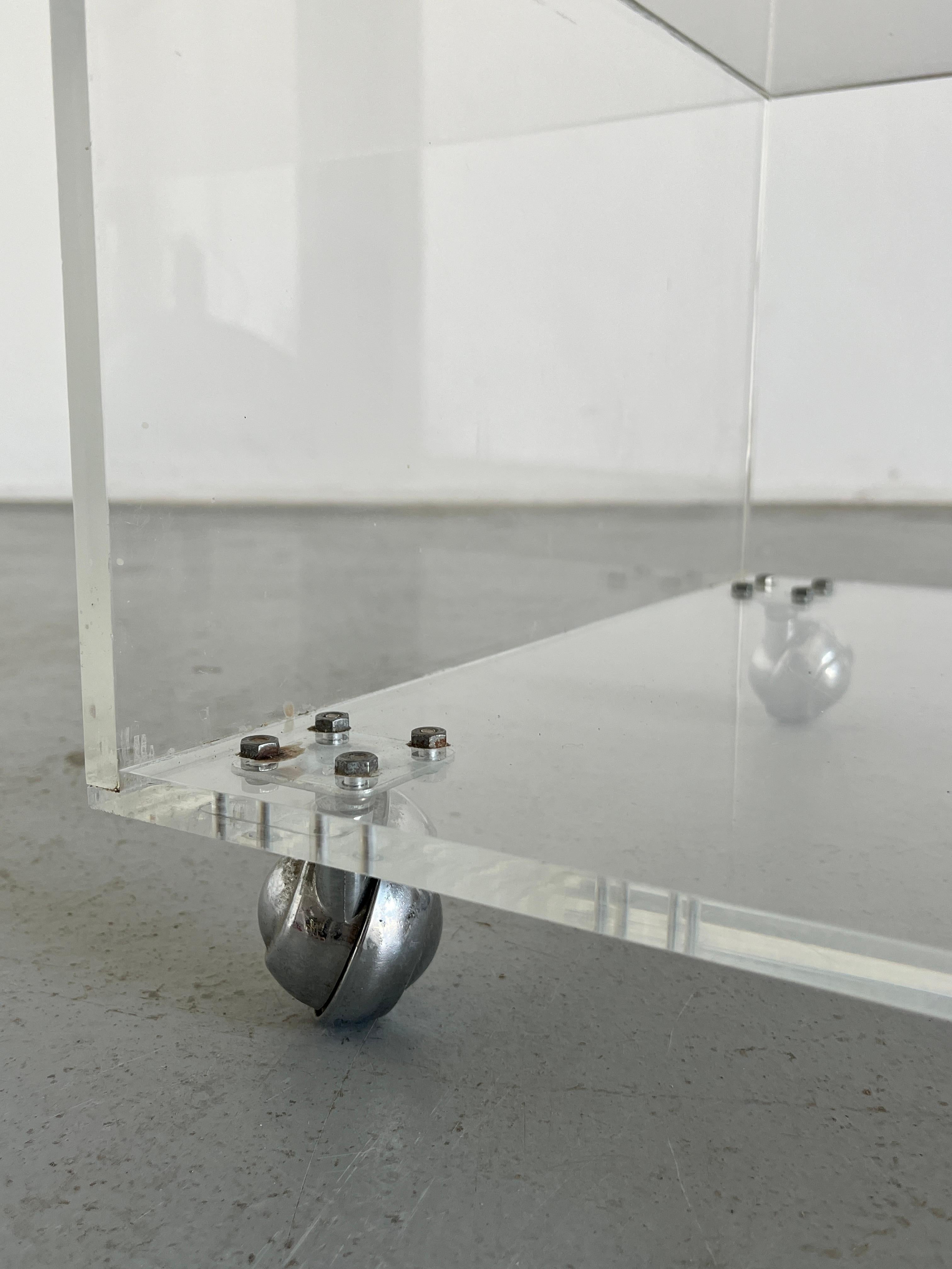 Late 20th Century Vintage Transparent Plexiglass Lucite Etagere Rolling Shelf, Italy 1980s