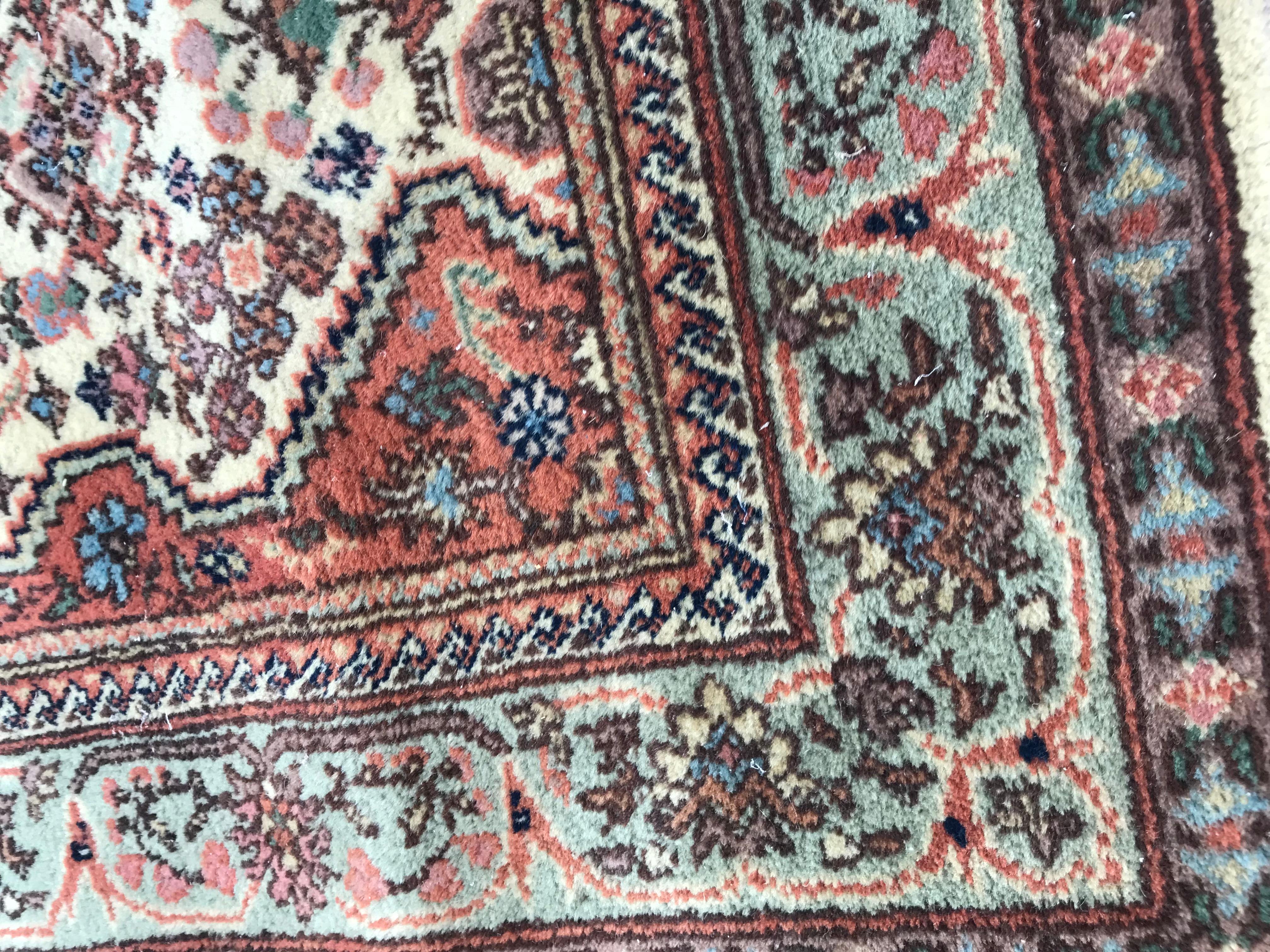 Alfombra vintage de diseño persa de Transilvania de Bobyrug en venta 2