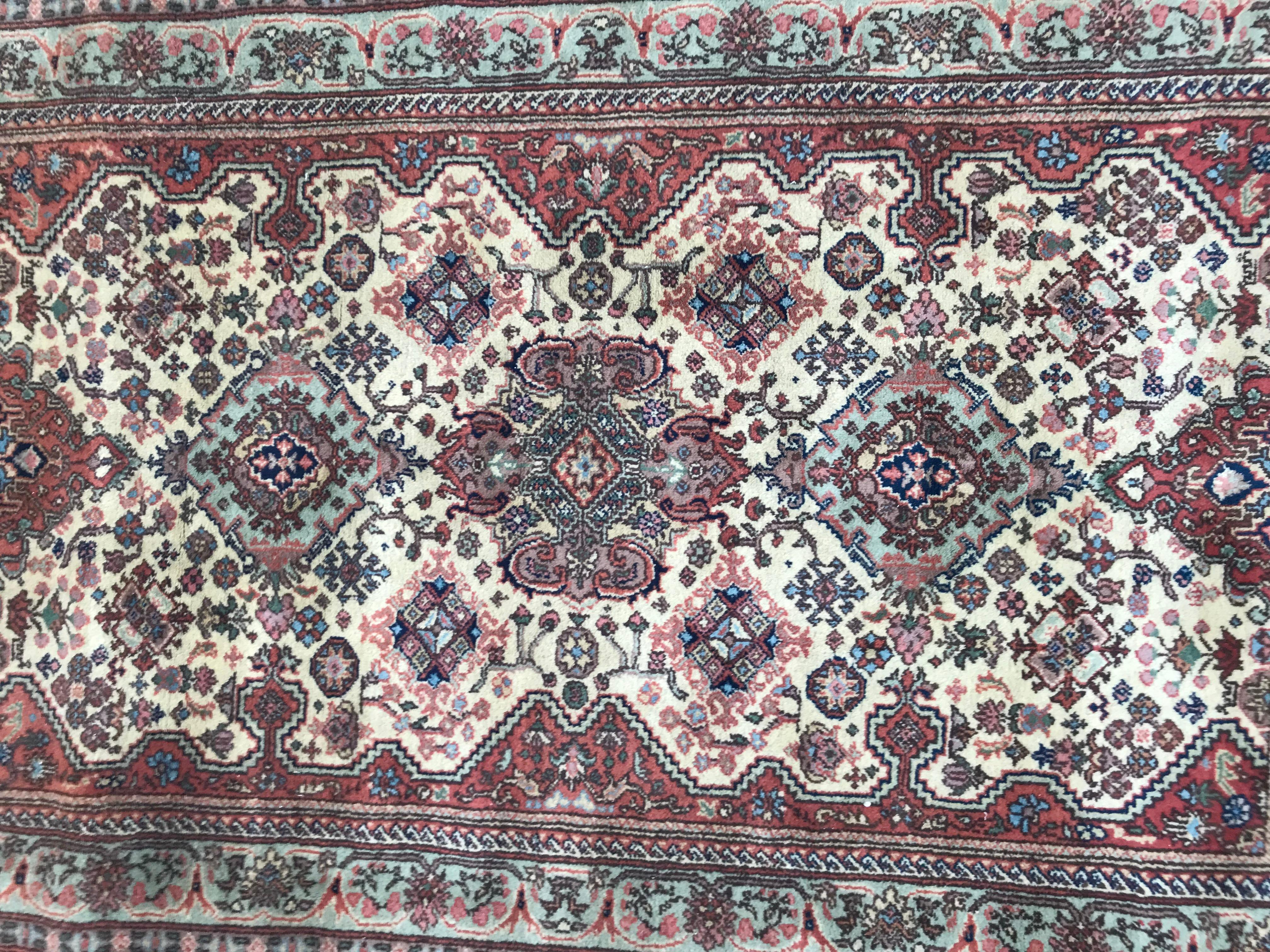 Beautiful 20th century Persian design Transylvanian rug, with light colors and good quality, entirely hand knotted with wool velvet on cotton foundation.

✨✨✨
