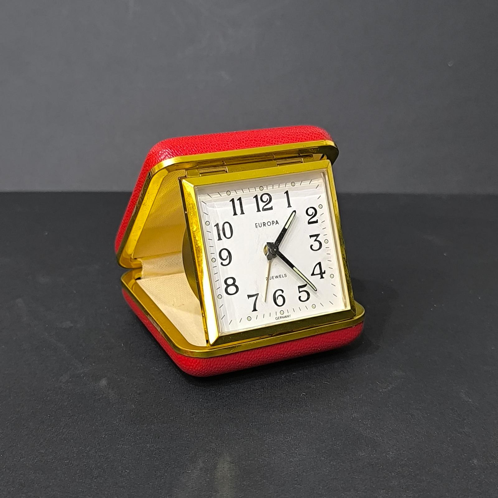 This vintage Europa alarm clock is a standout addition to any clock collection. With a reliable mechanical movement, this clock requires winding to function, offering an authentic vintage experience. 
Crafted in Germany during the 1950s, this piece