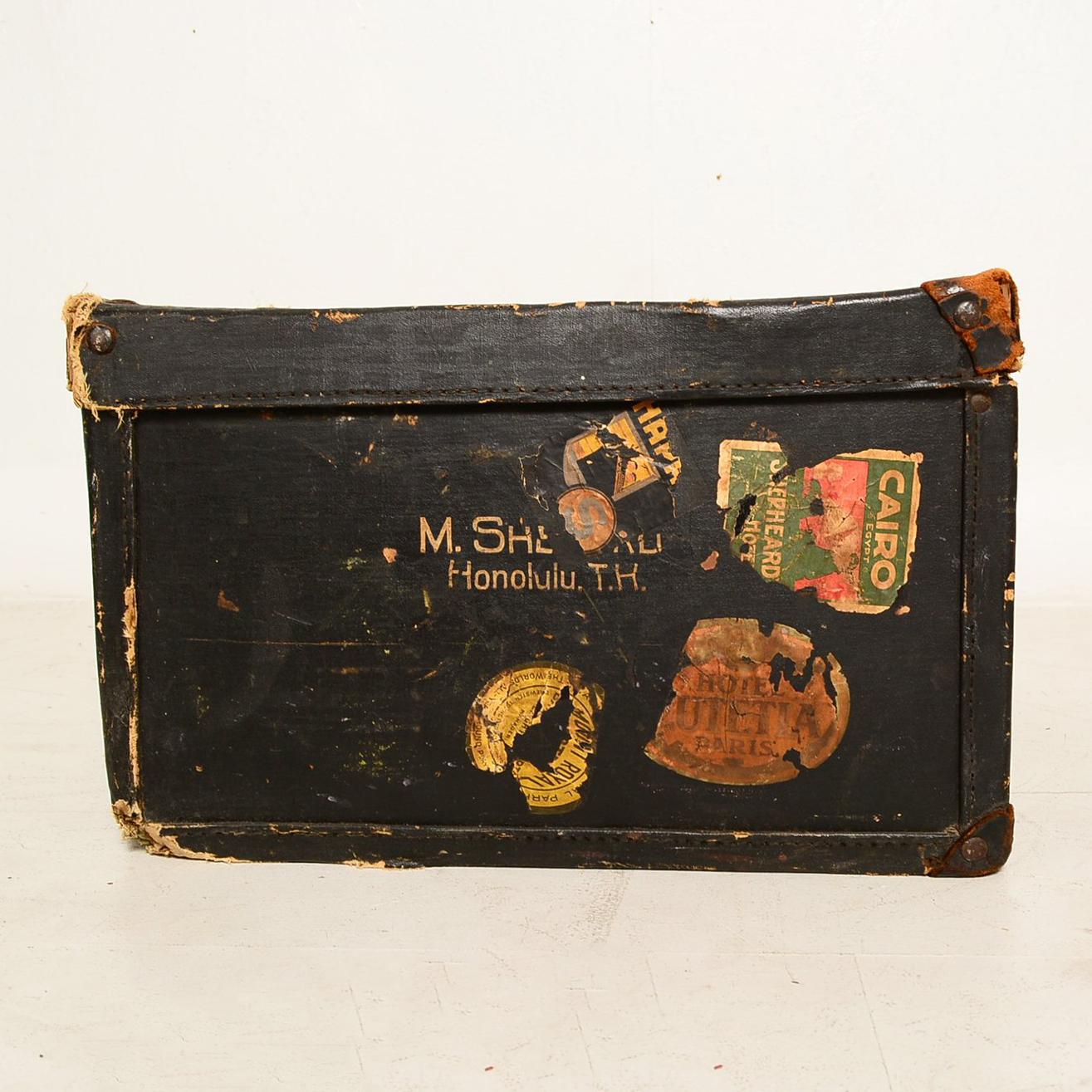 Vintage Travel Case / Box in Black Canvas with Leather Handle In Distressed Condition In Chula Vista, CA