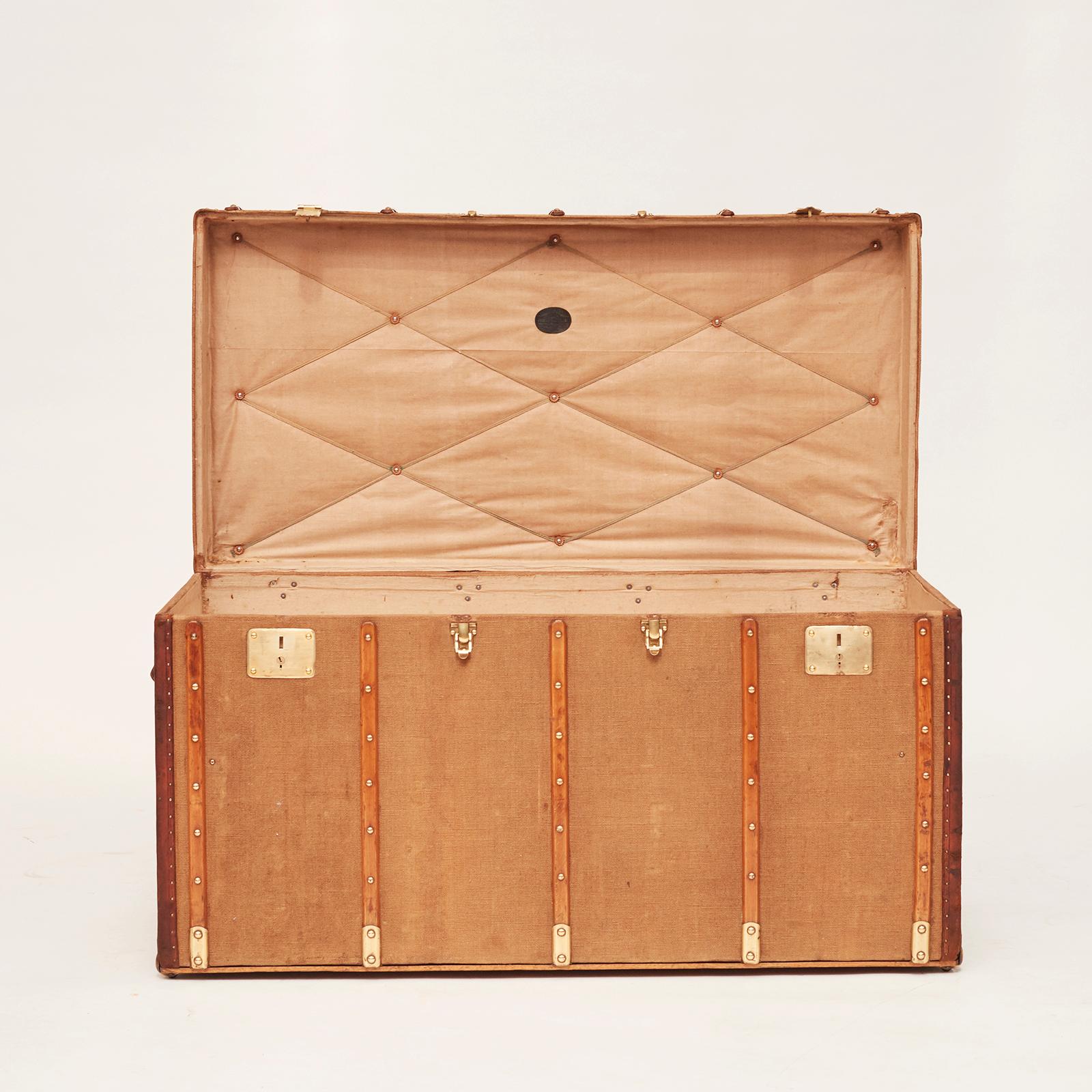 Travel suitcase, J.Nigst & Sohn. Vienna Austria. Approx. 1900. Made in wood, covered in canvas. Lined inside with fabric. Brass fittings. Appears in original condition. Sensibly refurbished.