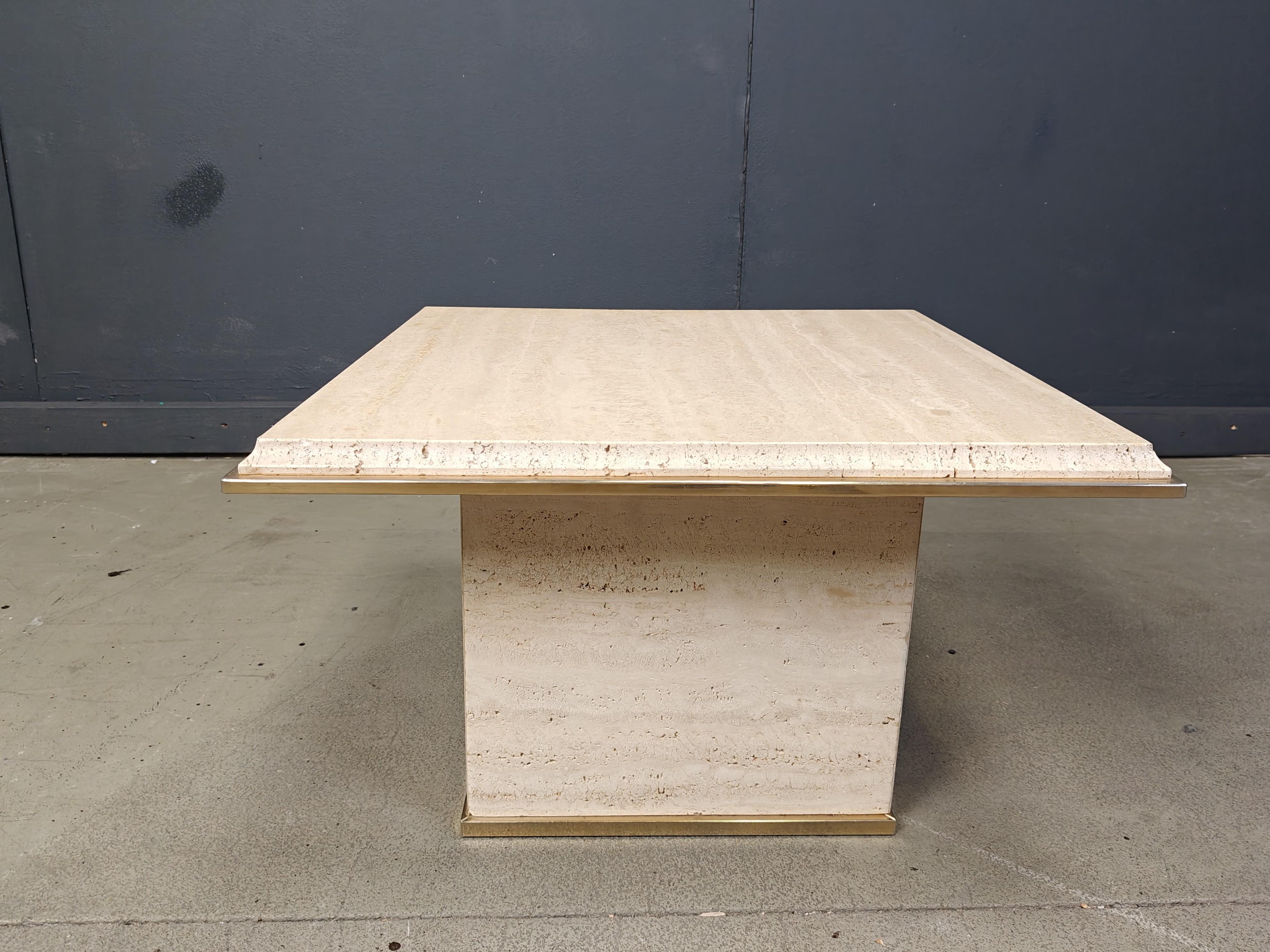 Table basse vintage en travertin et laiton par Fedam, années 1970 en vente 4