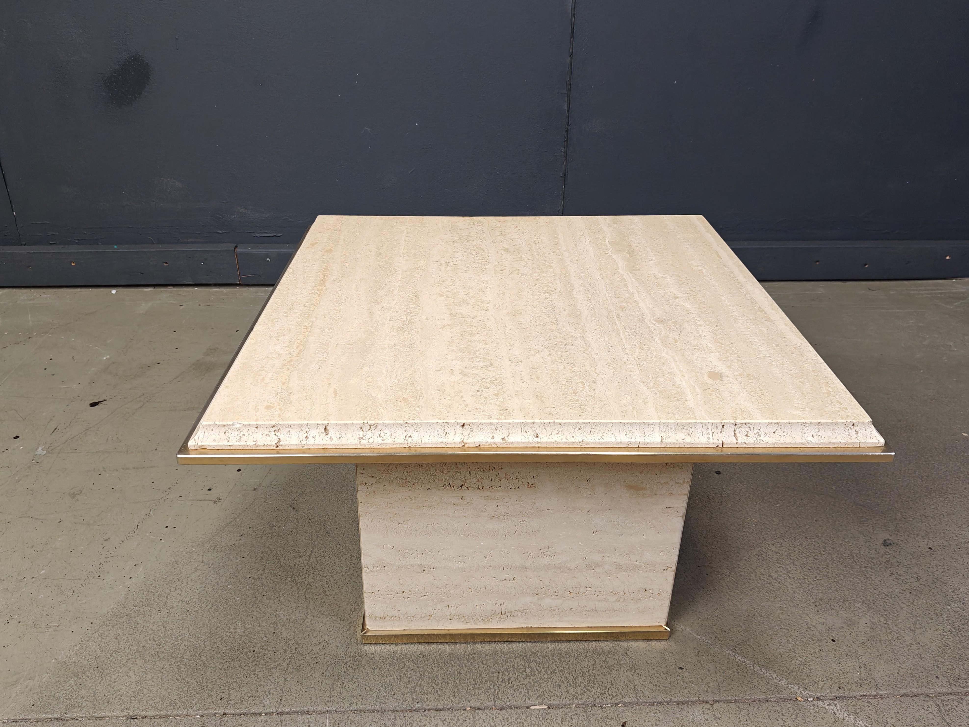 Table basse vintage en travertin et laiton par Fedam, années 1970 en vente 5