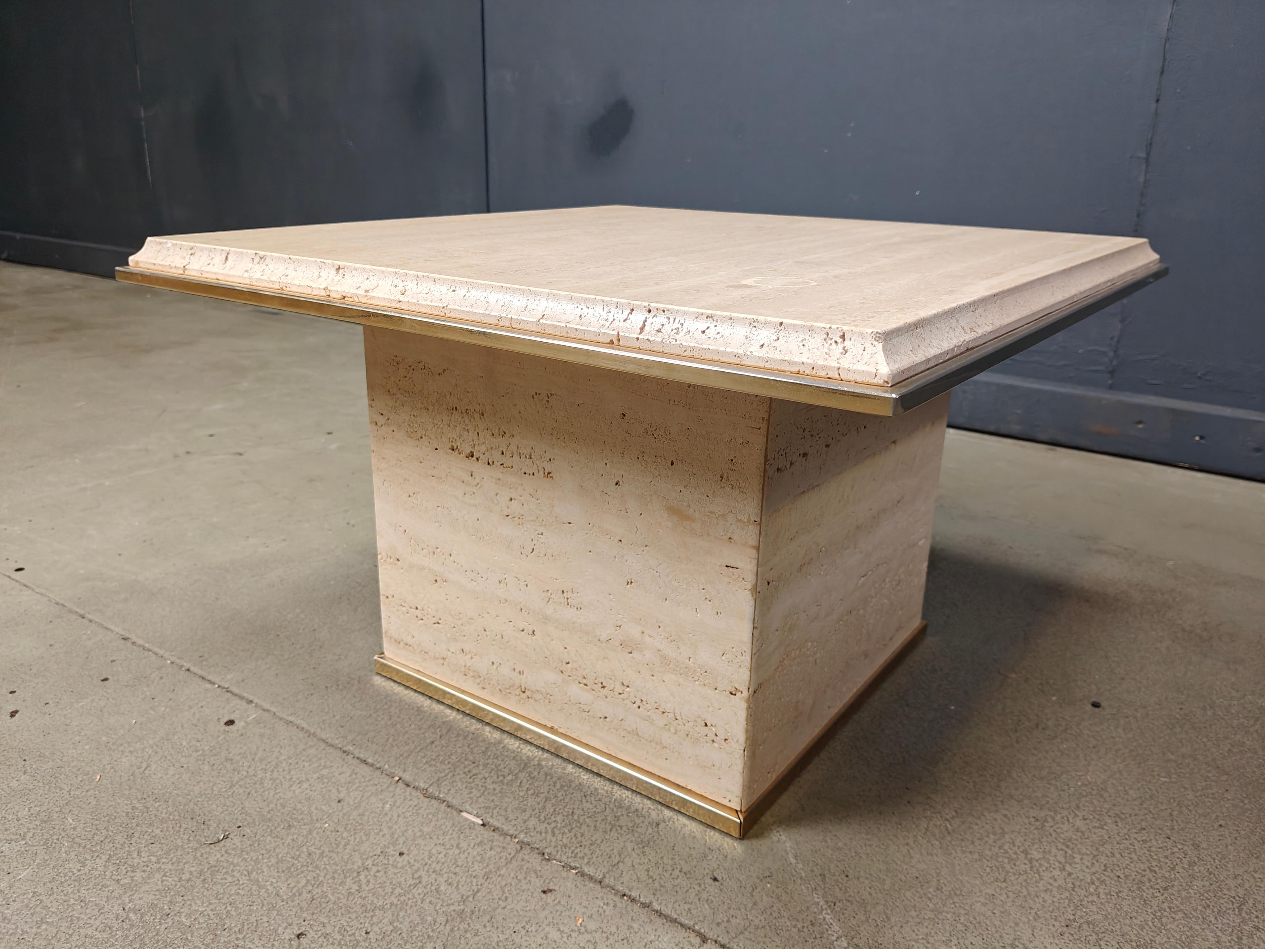 Fin du 20e siècle Table basse vintage en travertin et laiton par Fedam, années 1970 en vente