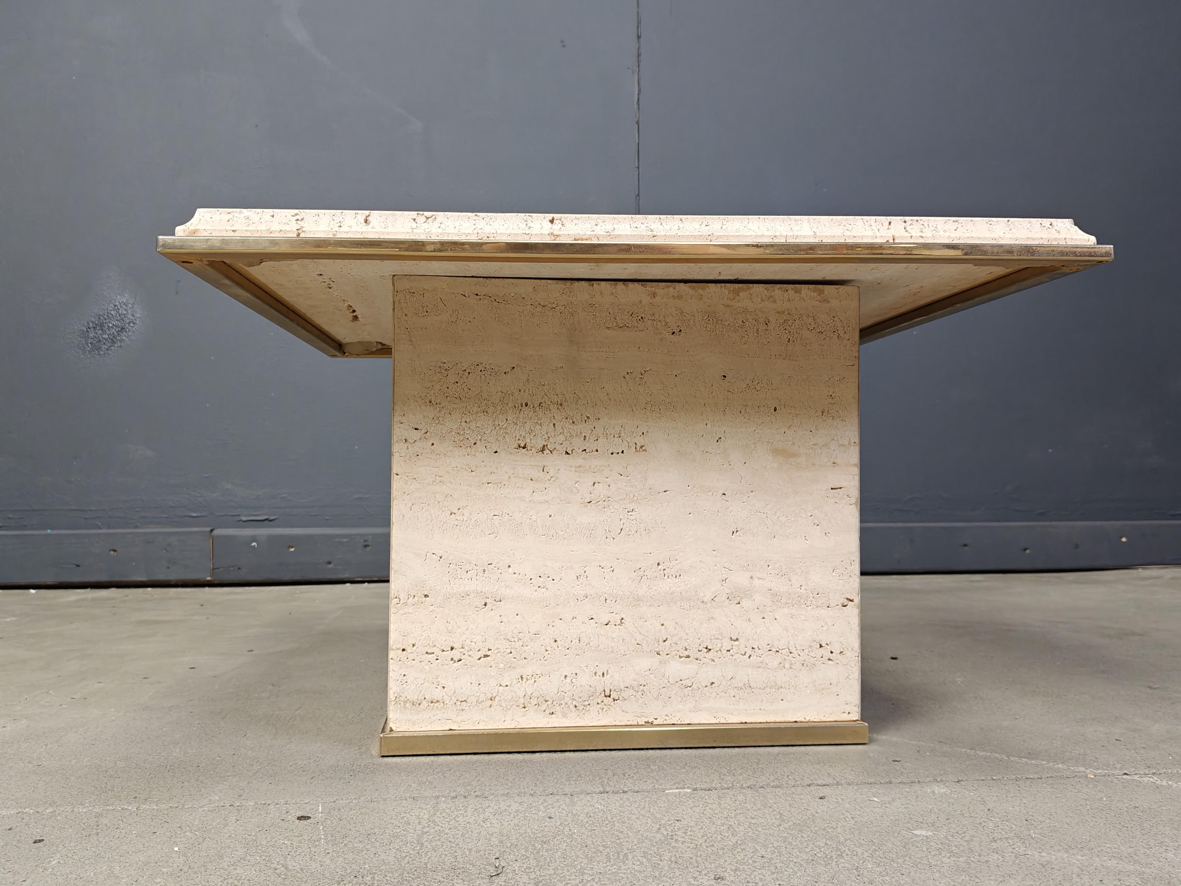 Table basse vintage en travertin et laiton par Fedam, années 1970 en vente 2