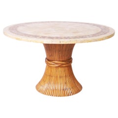 Mesa de comedor redonda vintage de travertino y ratán