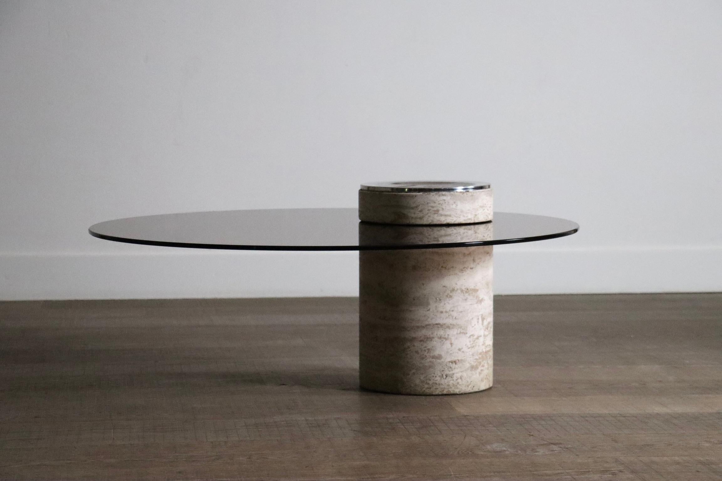 Vintage Couchtisch aus Travertin und Rauchglas, Frankreich 1970er im Angebot 6
