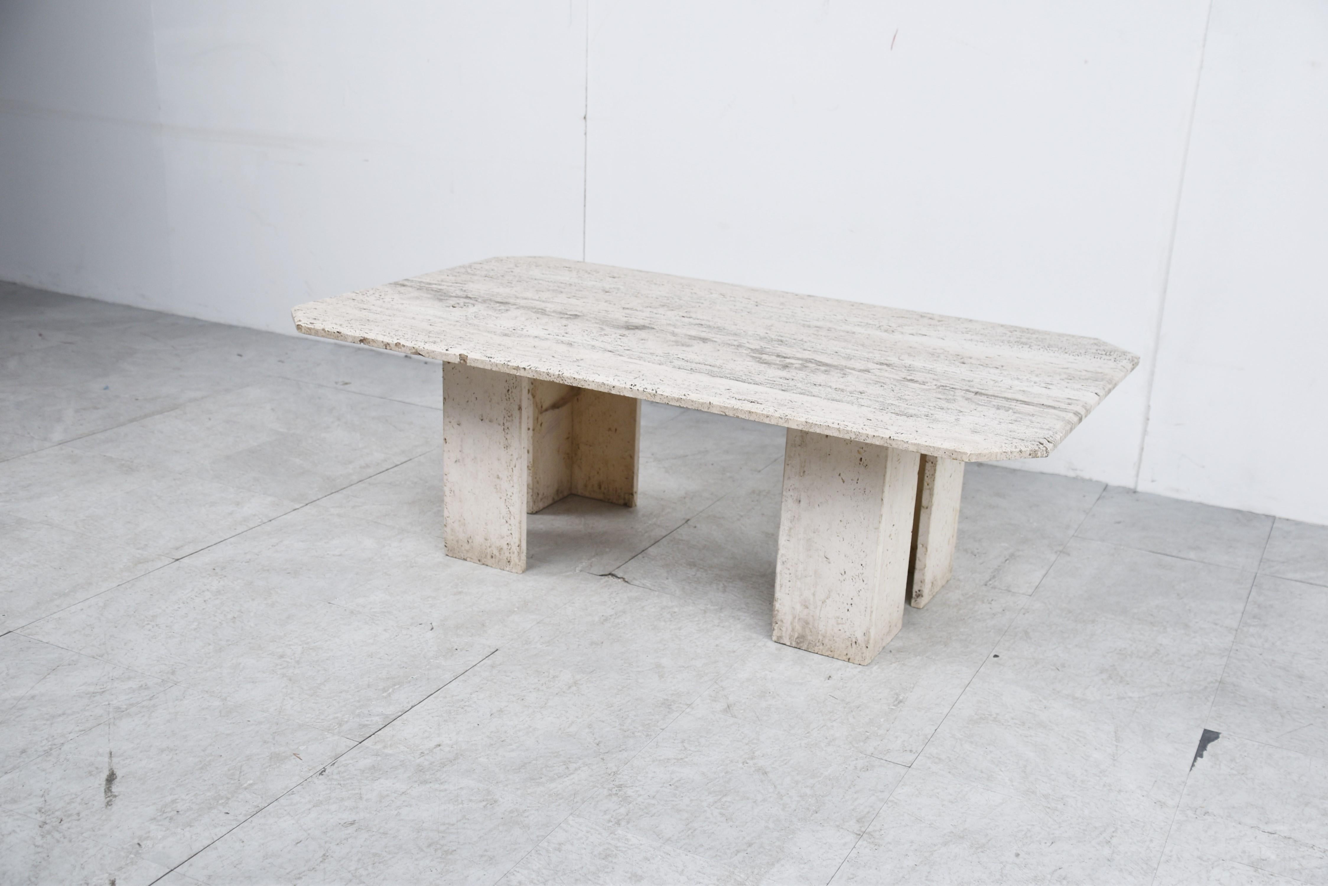 Vintage travertine coffee table from the 1970s.

Nice 'brut' and all natural travertine table top with 4 legged fixed base.

The table is in good condition

Timeless piece that fit almost any living room.

1970s -
