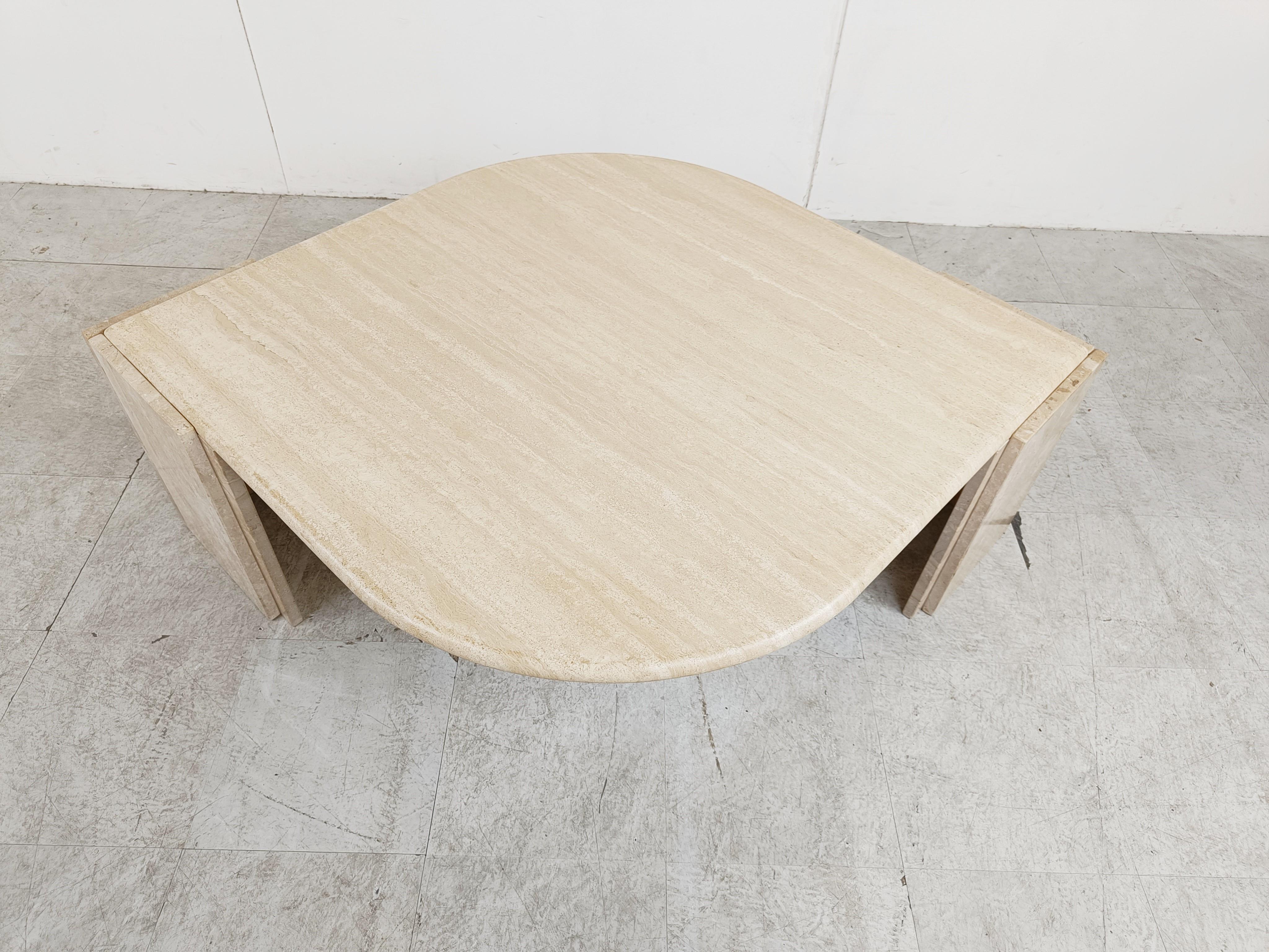 Gorgeous travertine 'eye' shaped coffee table by Roche Bobois.

These tables have been popular thanks to their curved and timeless design.

Good condition

1970s - France

Height: 41cm/16.14