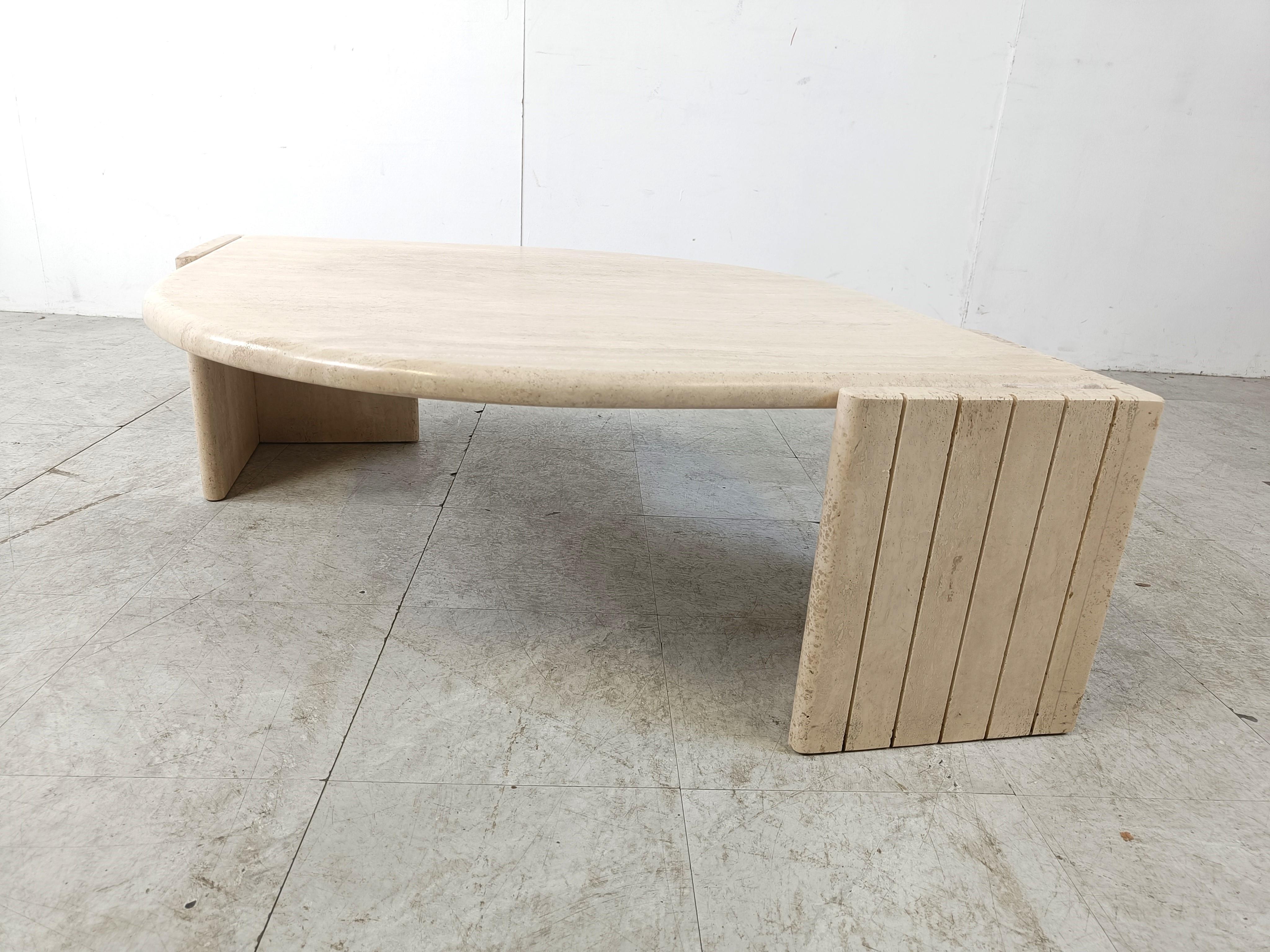 Gorgeous travertine 'eye' shaped coffee table by Roche Bobois.

These tables have been popular thanks to their curved and timeless design.

Good condition

1970s - France

Height: 37cm
Width: 135cm
Depth: 90cm

Ref.: 302102