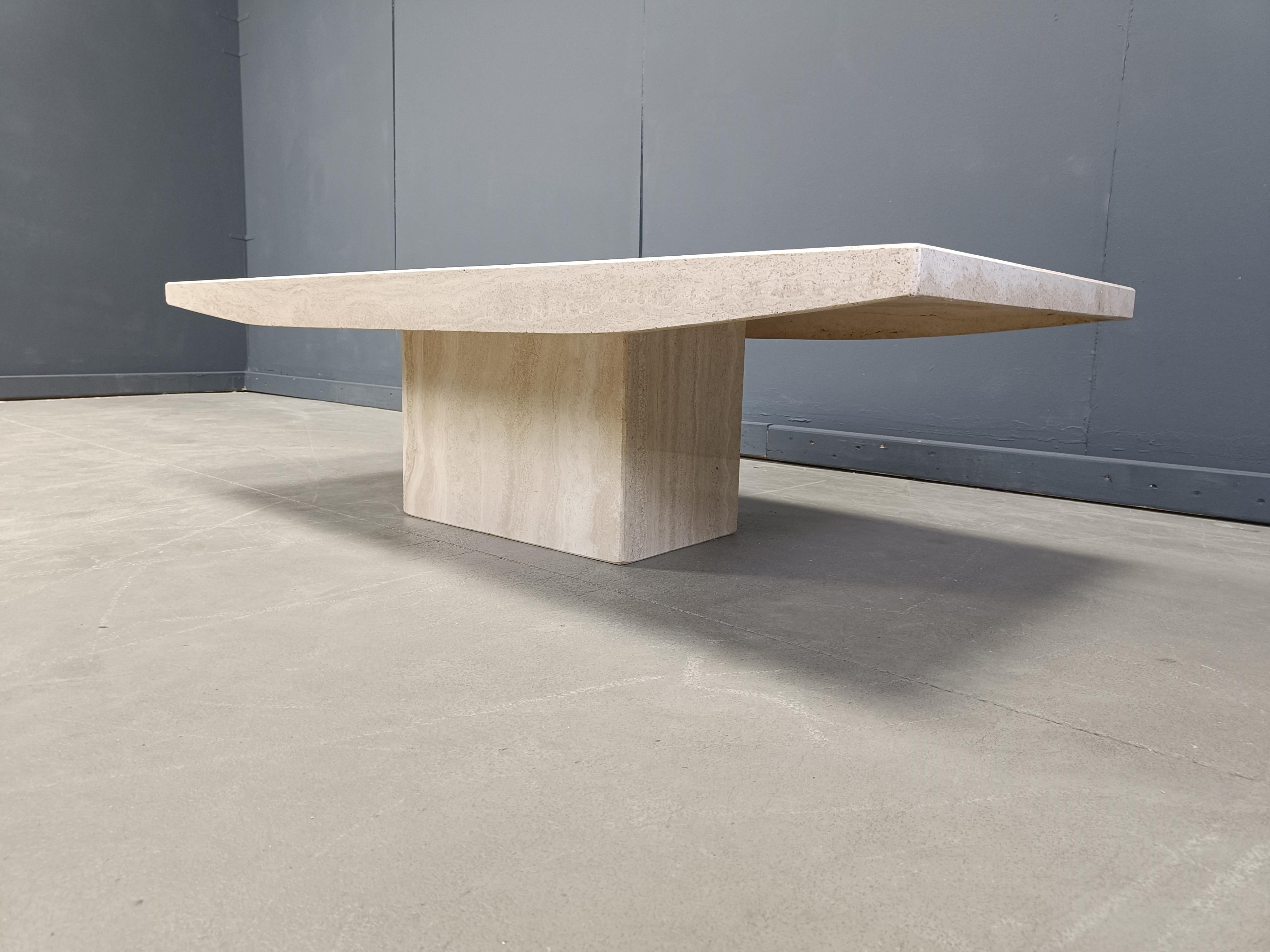 Large travertine coffee table with an nicely shaped top and a rectangular base.
Beautiful natural veining.

1970s - Italy

Good condition

Dimensions
Height: 41cm
Width: 150cm
Depth: 70cm

Ref.: 25052204

*All images are always part of the