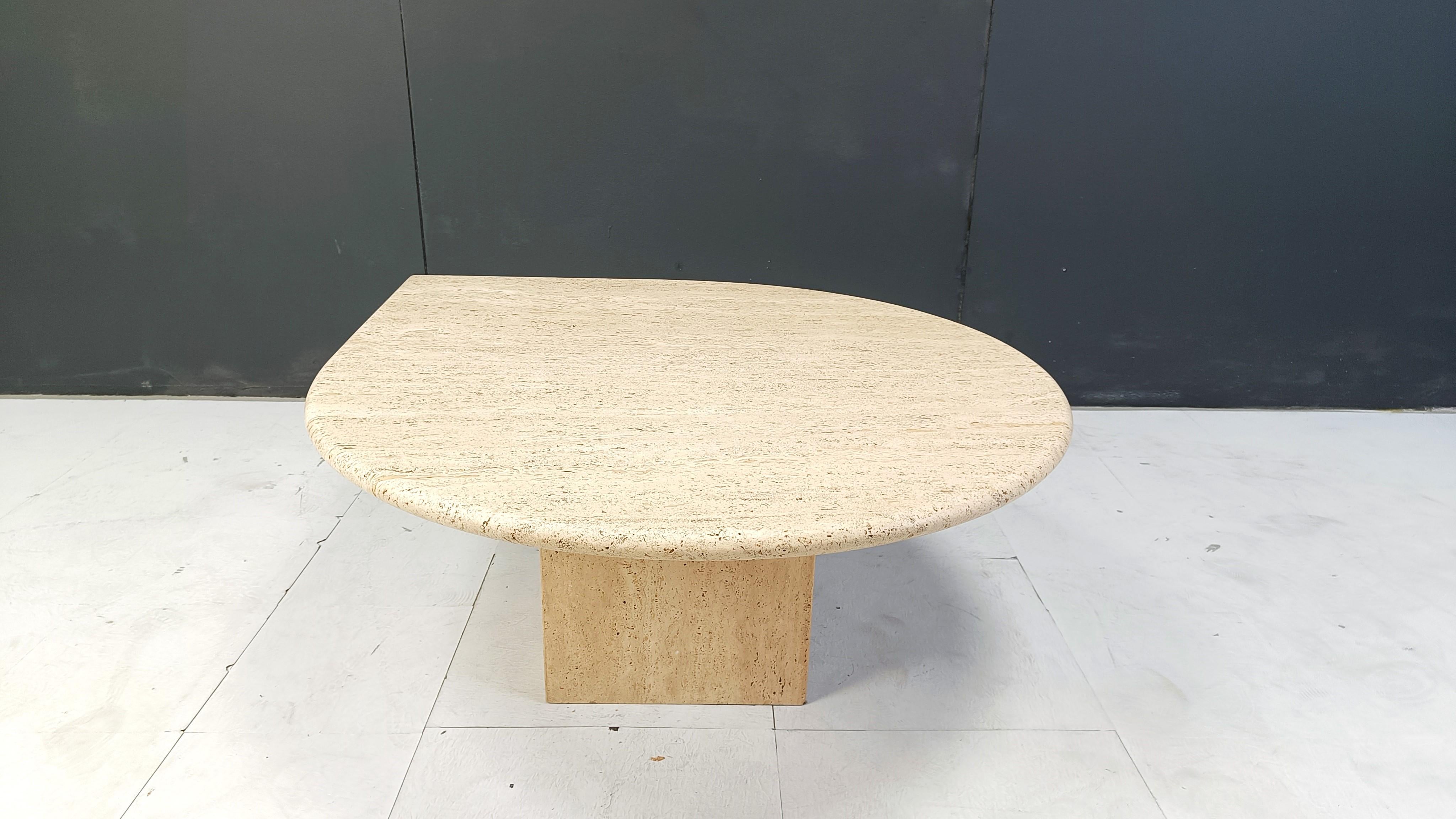 Français Table basse vintage en travertin, années 1970