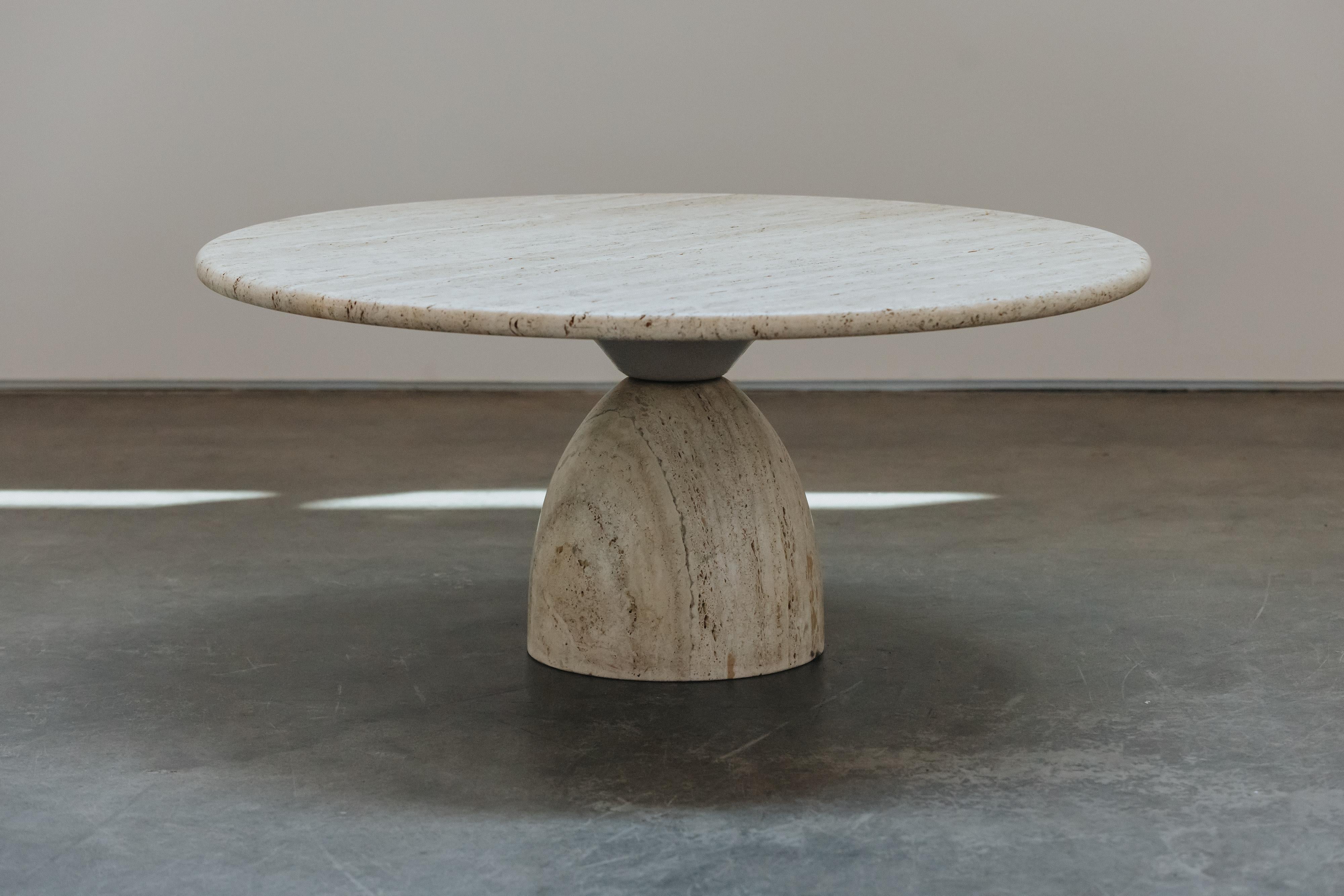 Tavolino in travertino vintage di Peter Draenert, Paesi Bassi, anni '70.  Struttura solida in travertino con usura e utilizzo molto leggeri.