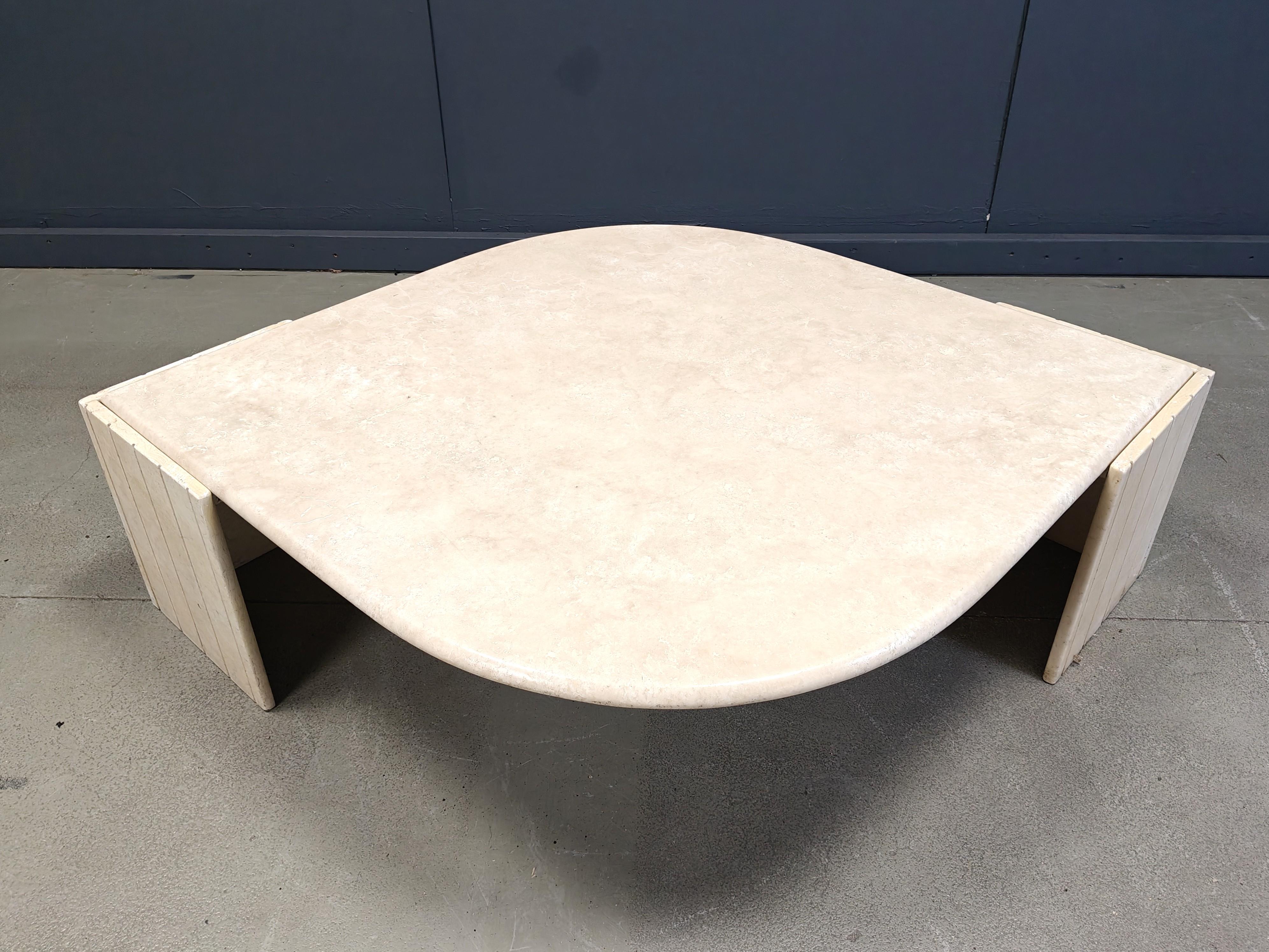 Table basse vintage en travertin par Roche Bobois, 1970 en vente 3