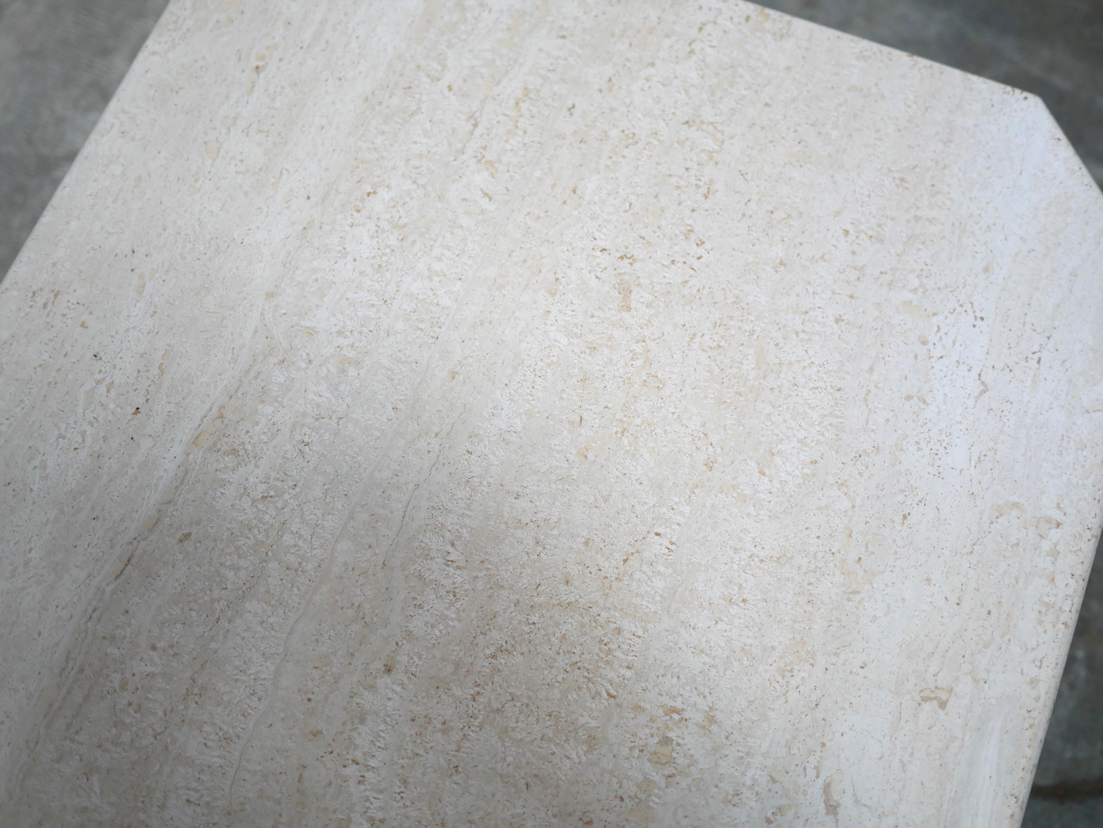 Table basse vintage en travertin en vente 4