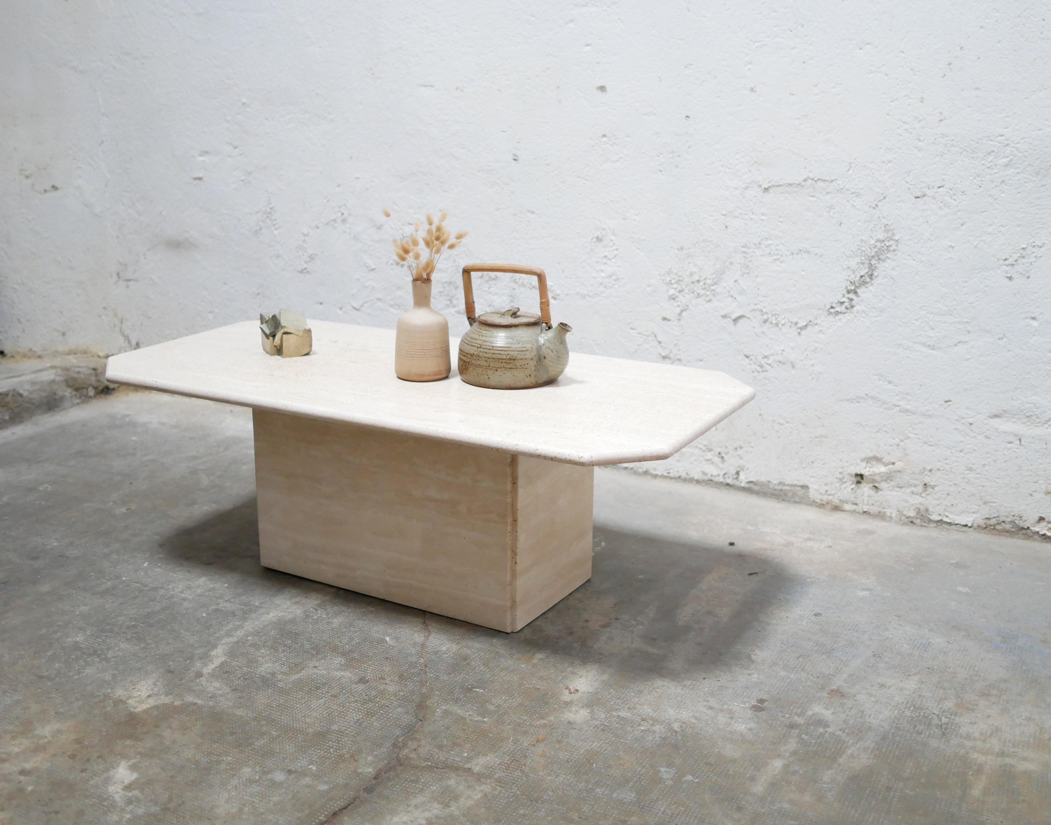 20ième siècle Table basse vintage en travertin en vente