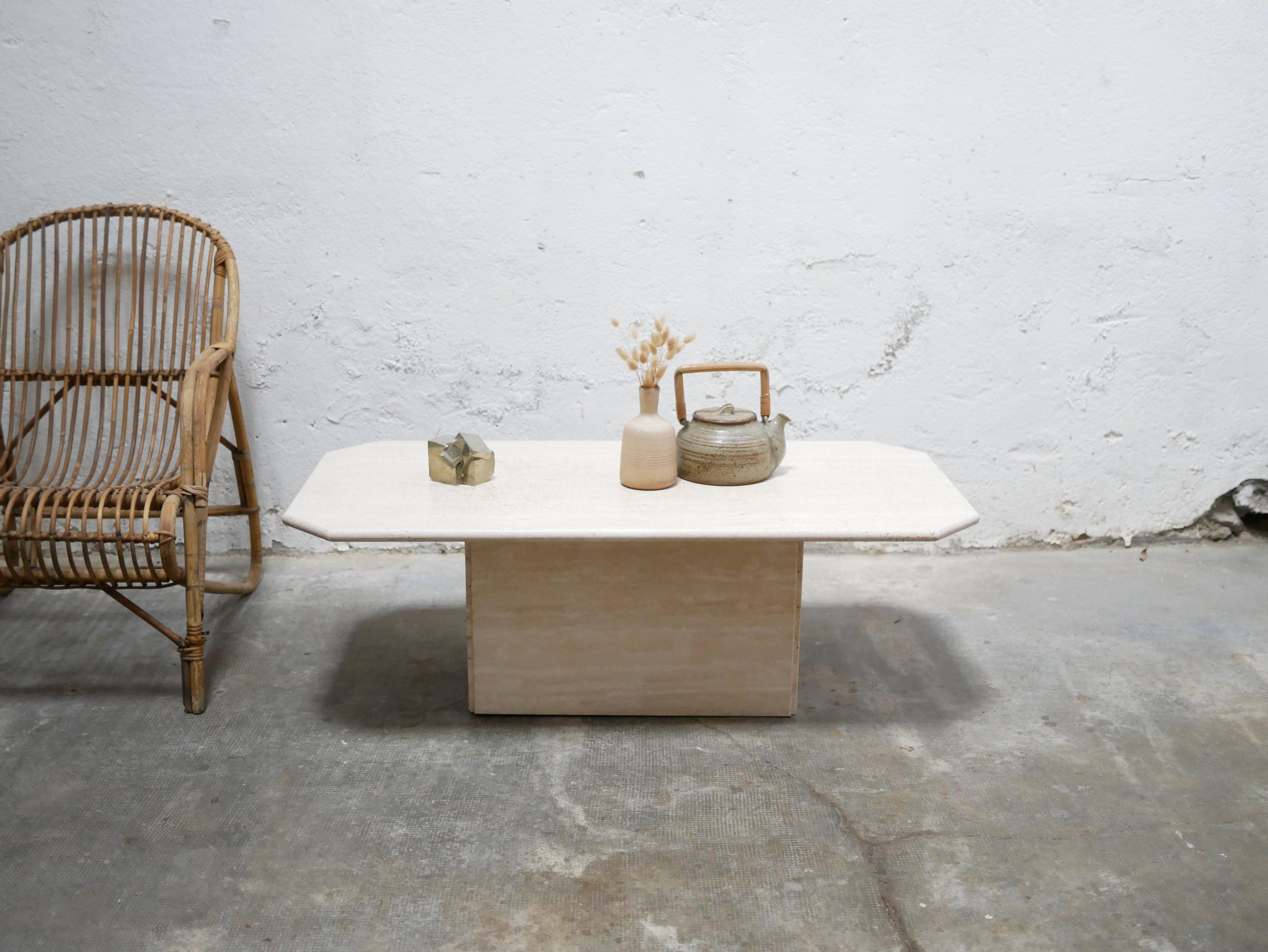 Travertin Table basse vintage en travertin en vente