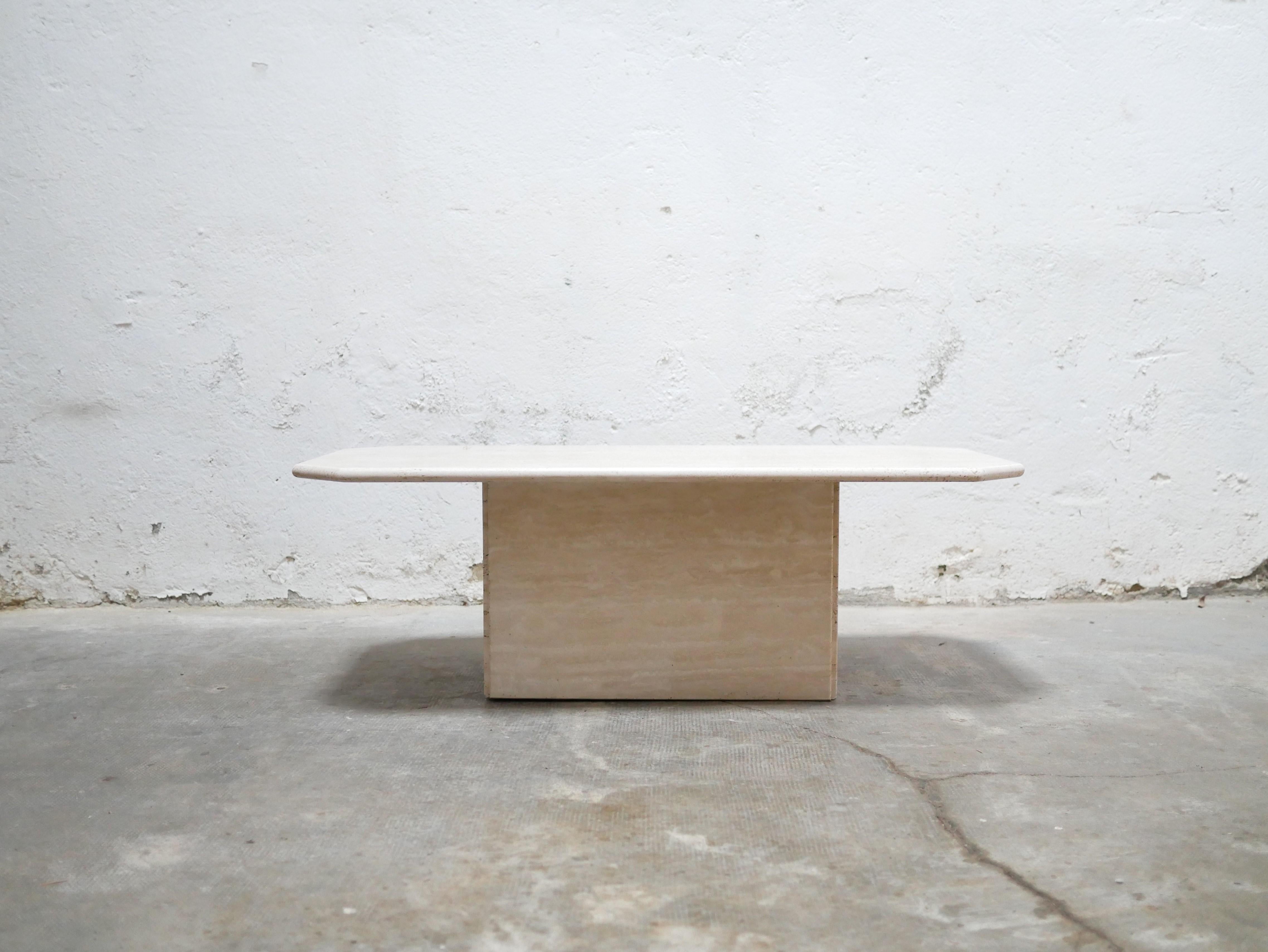 Table basse vintage en travertin en vente 2