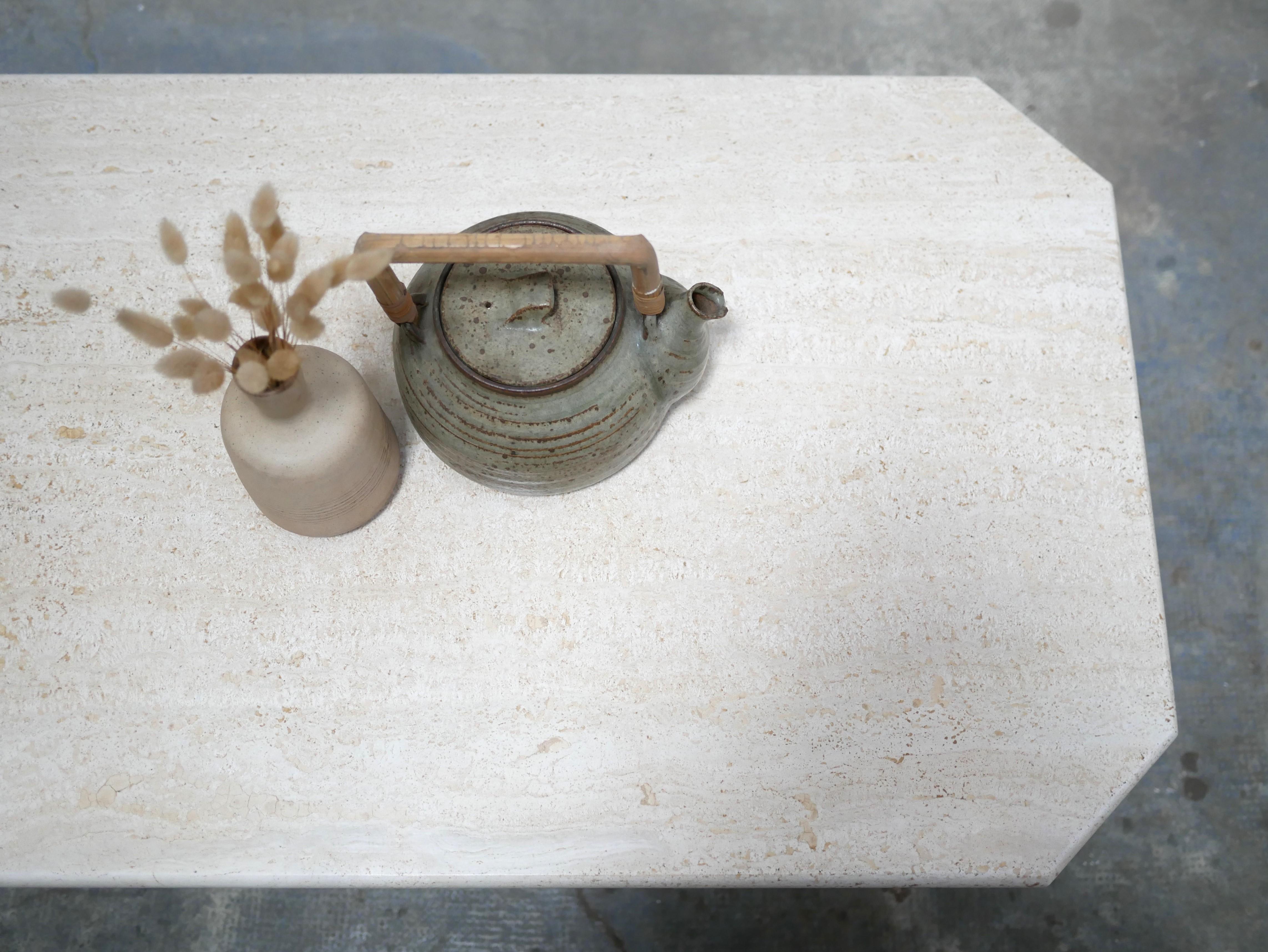Table basse vintage en travertin en vente 3