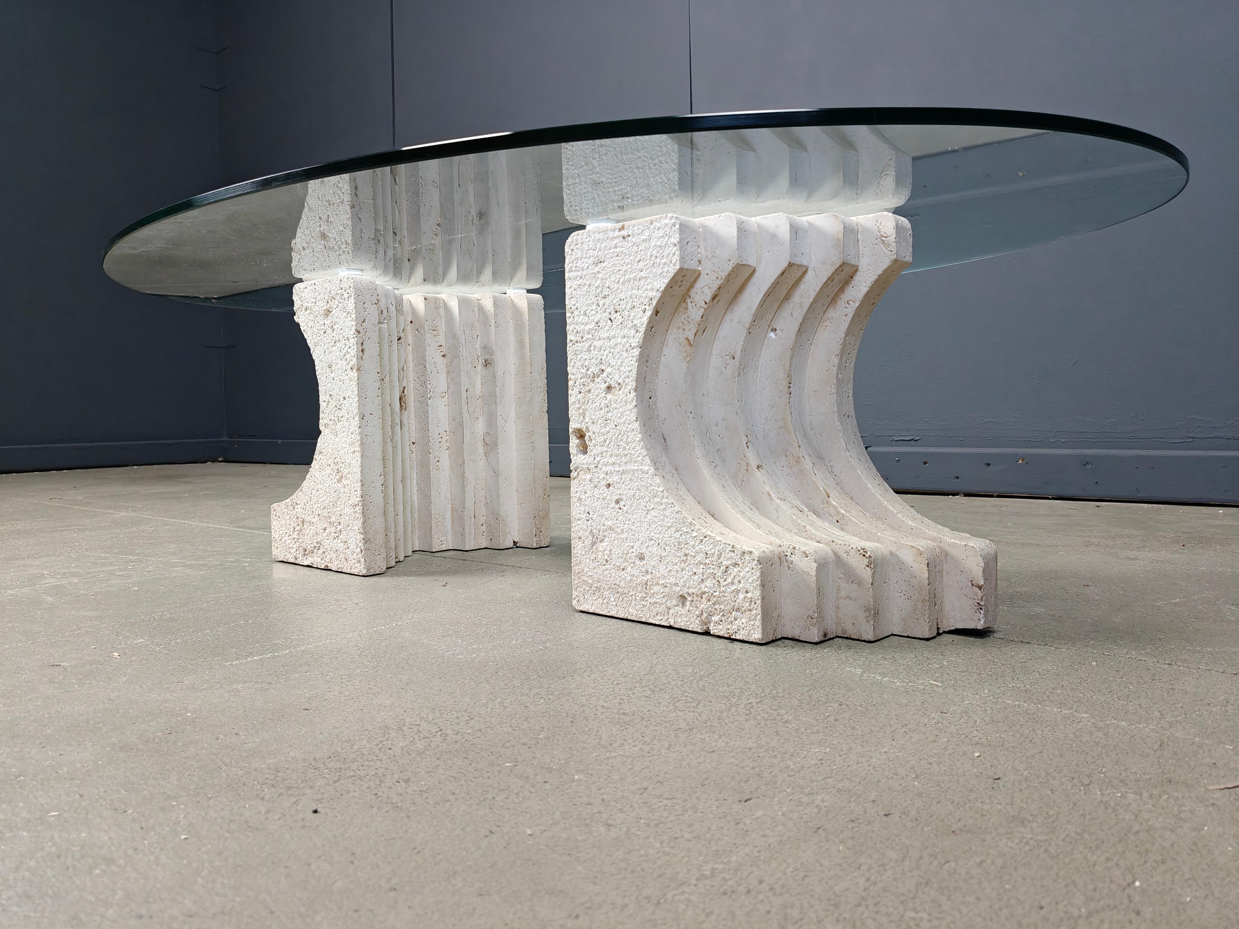 Mid-Century Modern Table basse vintage en travertin Italie , 1970 en vente