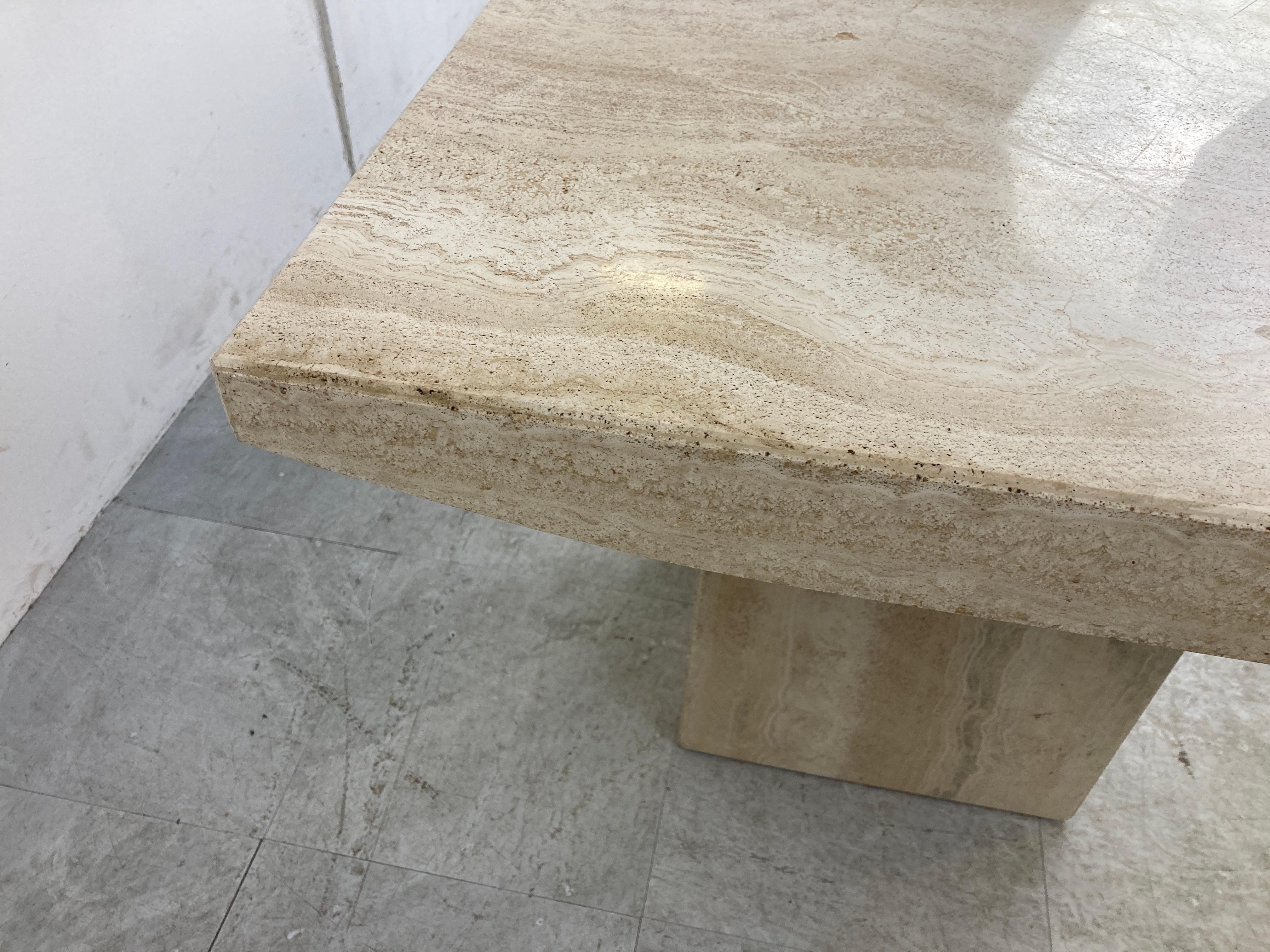 Table basse ou table d'appoint vintage en travertin, années 1970 en vente 3