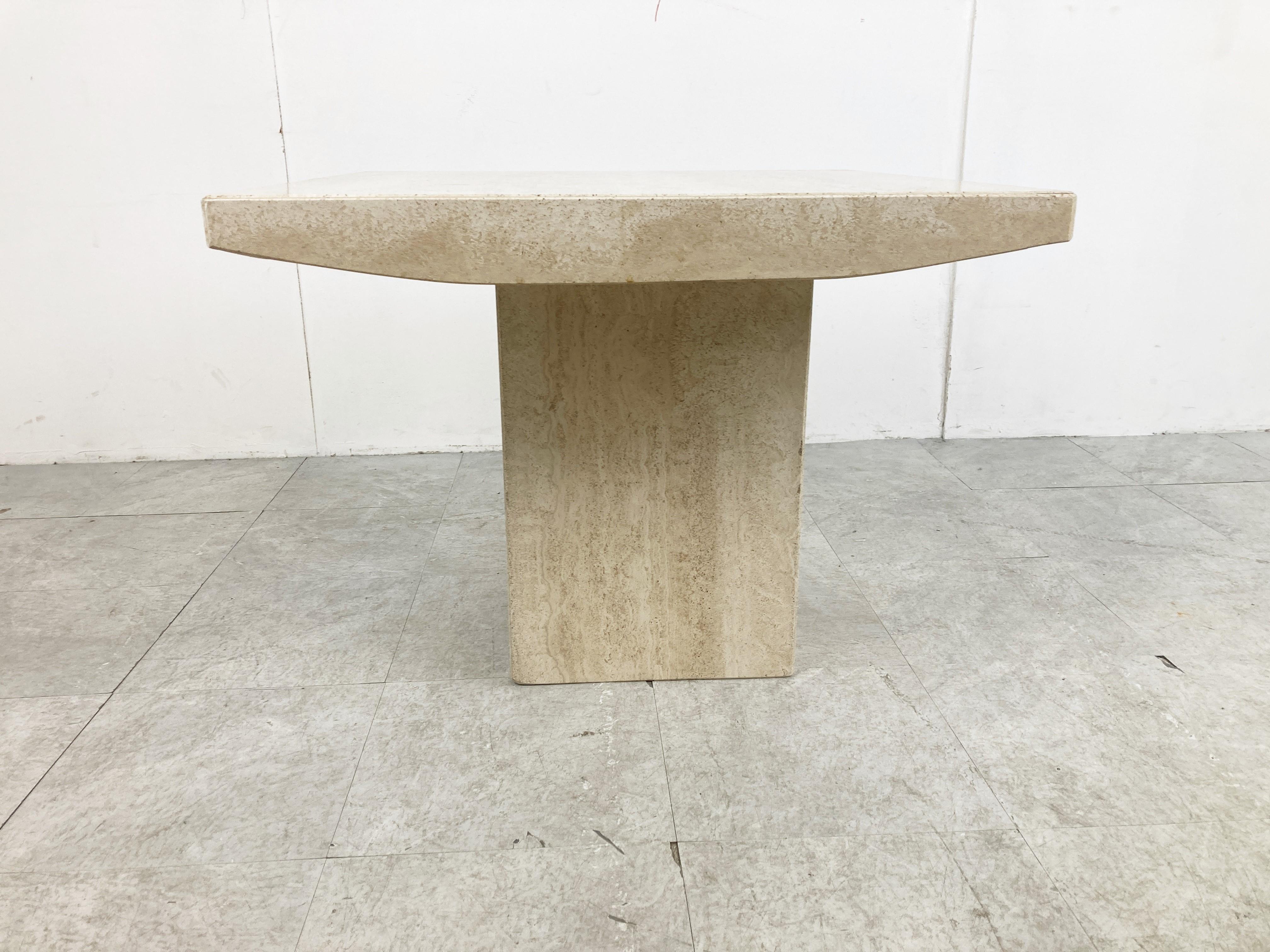 Travertin Table basse ou table d'appoint vintage en travertin, années 1970 en vente