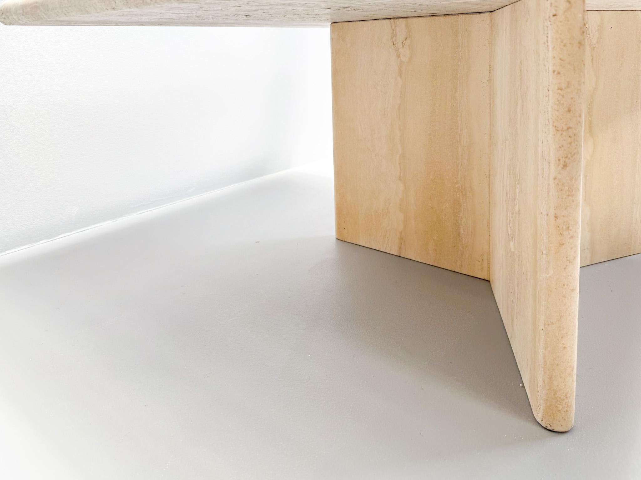 Mesa de centro vintage de travertino, diseño postmoderno de los años 70 Travertino en venta