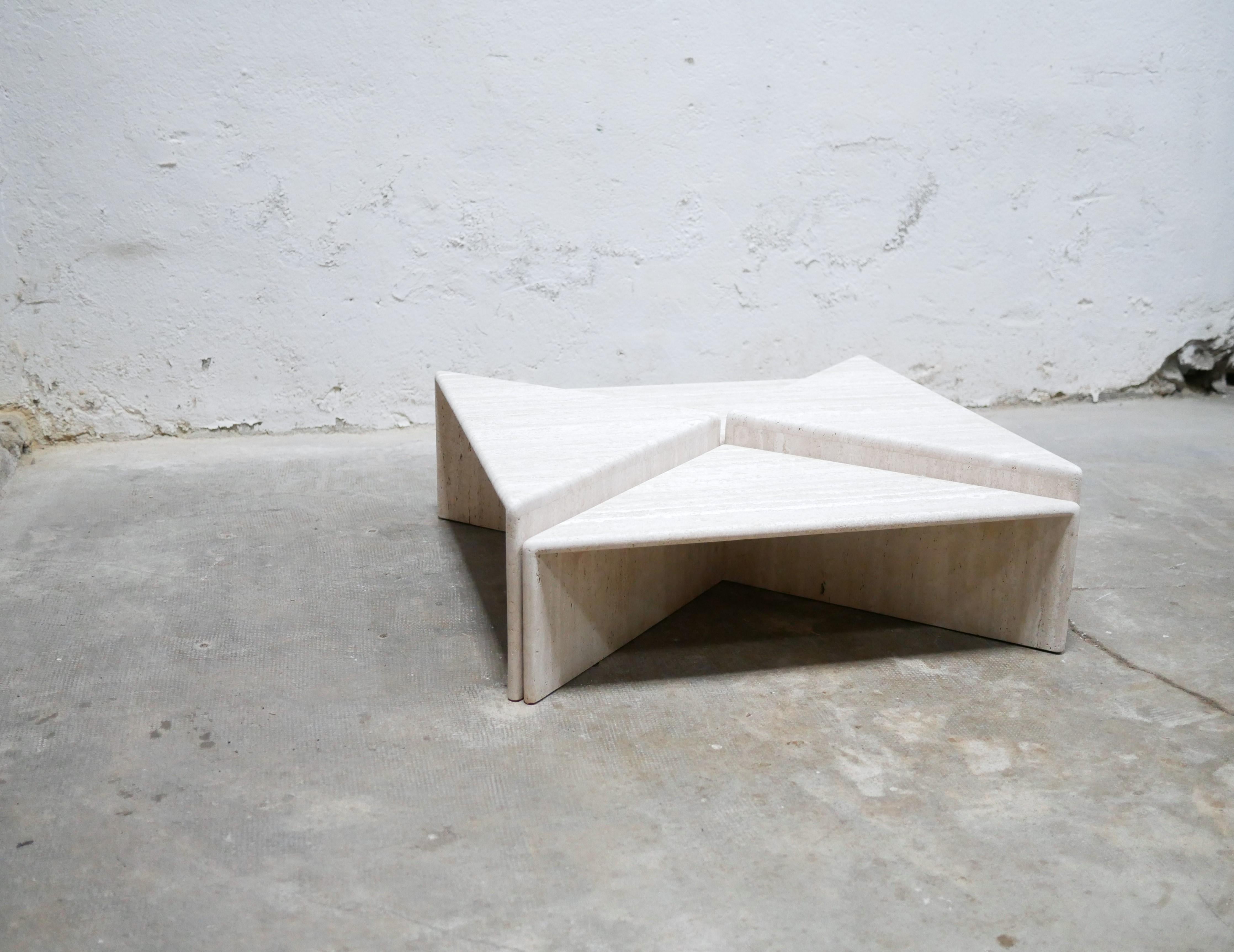 Vintage travertine coffee table produced by Roche Bobois In Good Condition In AIGNAN, FR