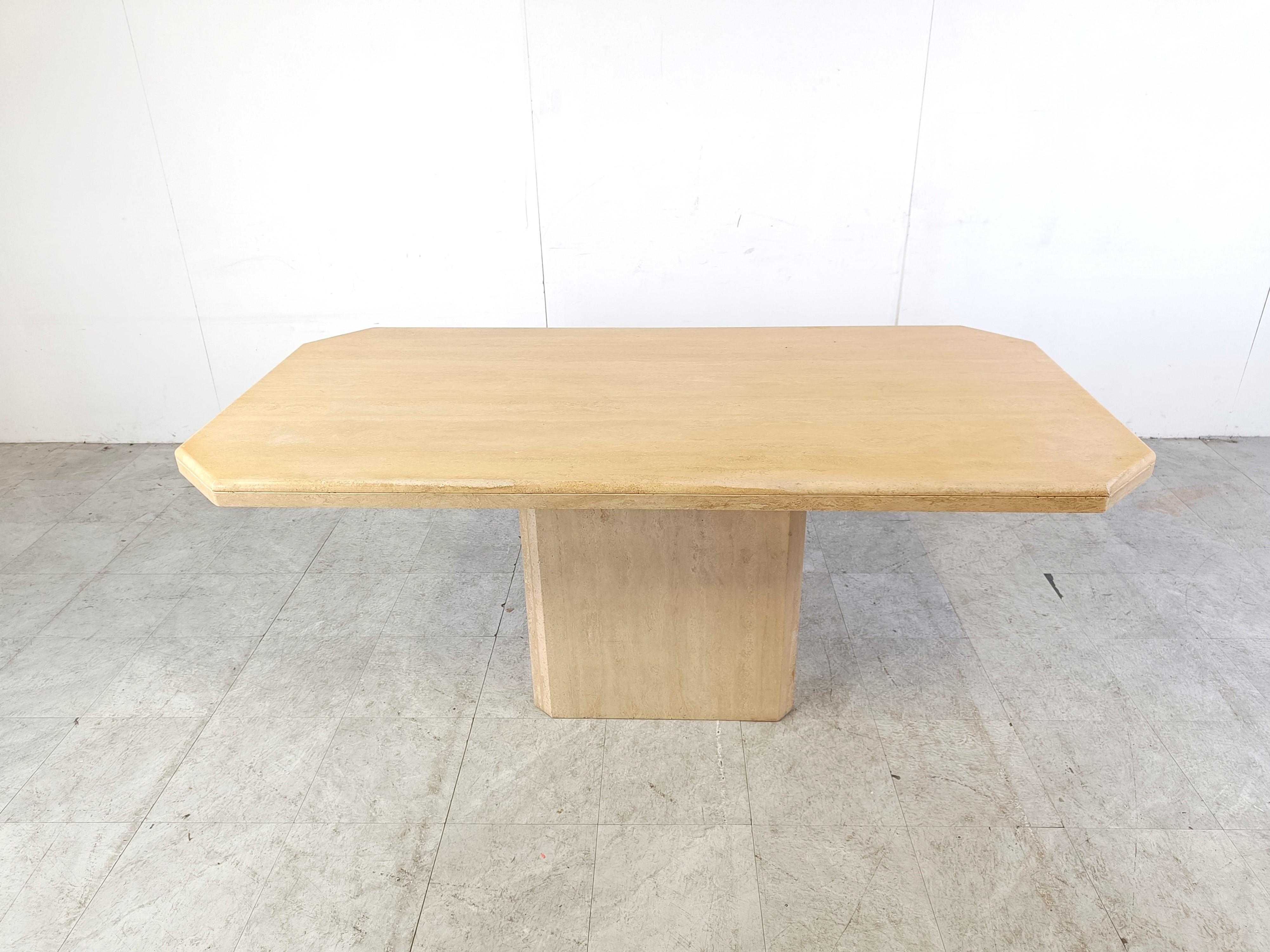 Vintage solid travertine dining table.

The table has a thick durable top and and a central base.

Timeless piece.

1970s - Italy

Good condition

Dimensions:
Height: 75cm/29.52
