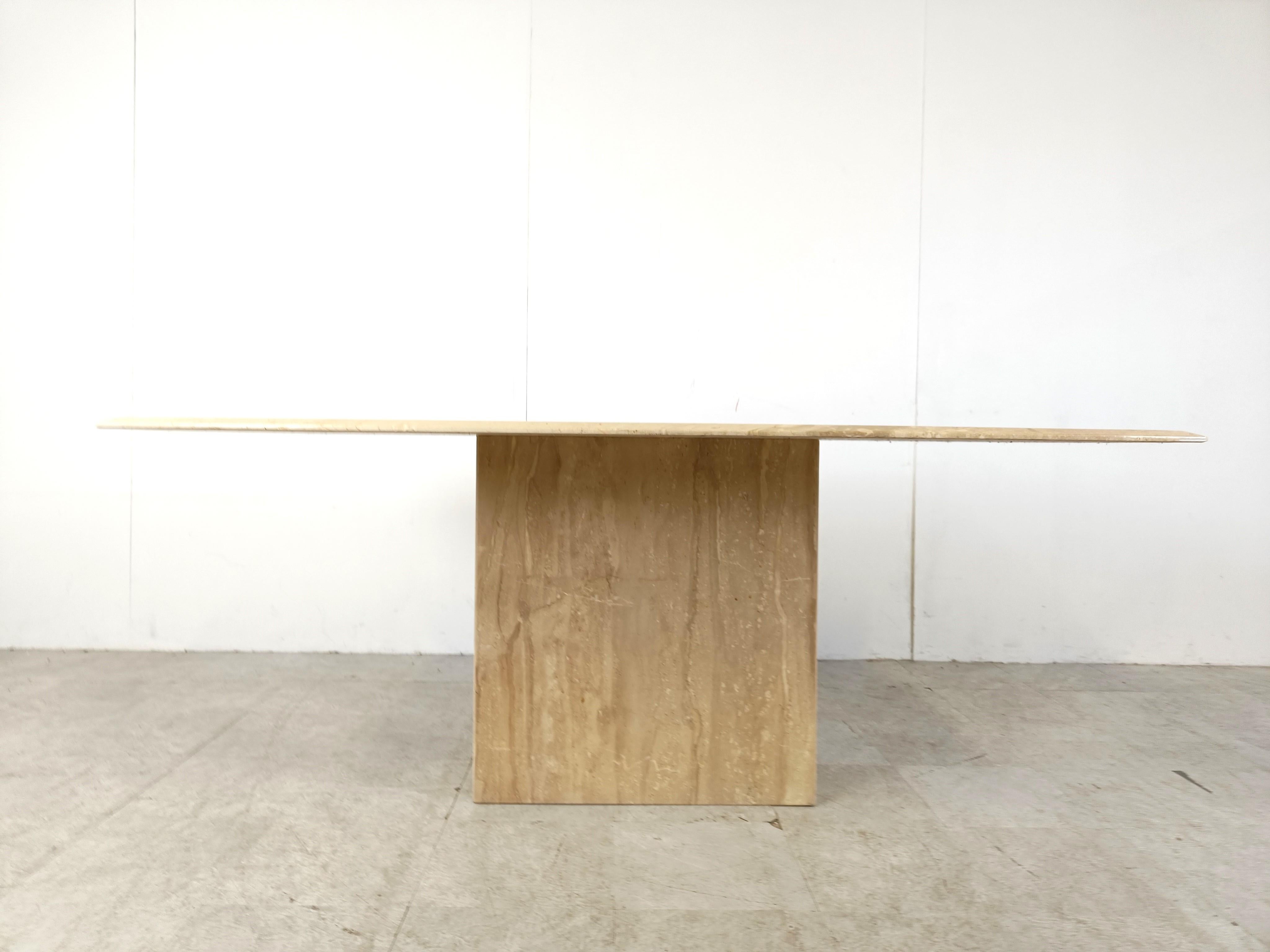 italien Table de salle à manger vintage en travertin, années 1970 en vente