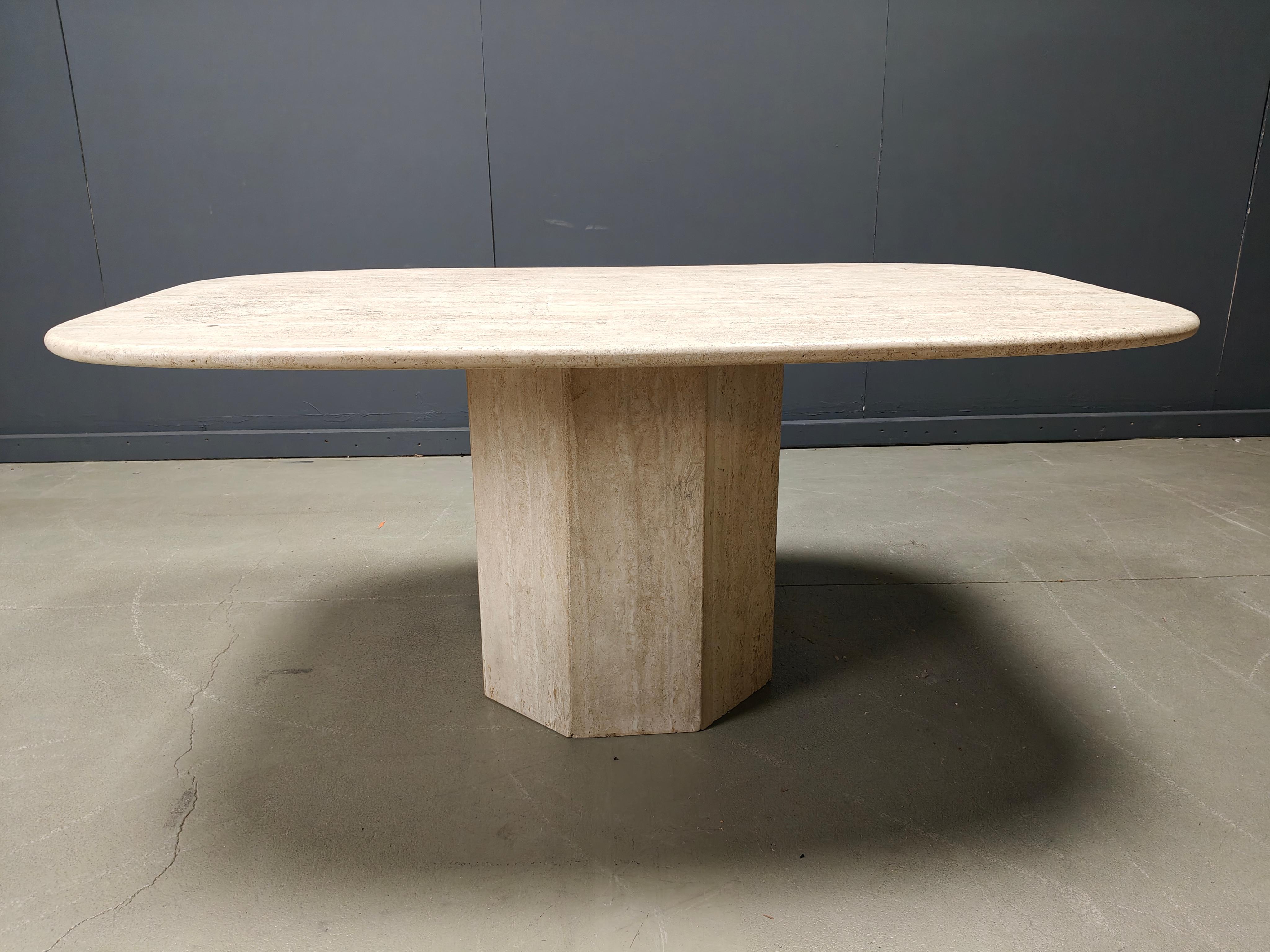 italien Table de salle à manger vintage en travertin, années 1970 en vente