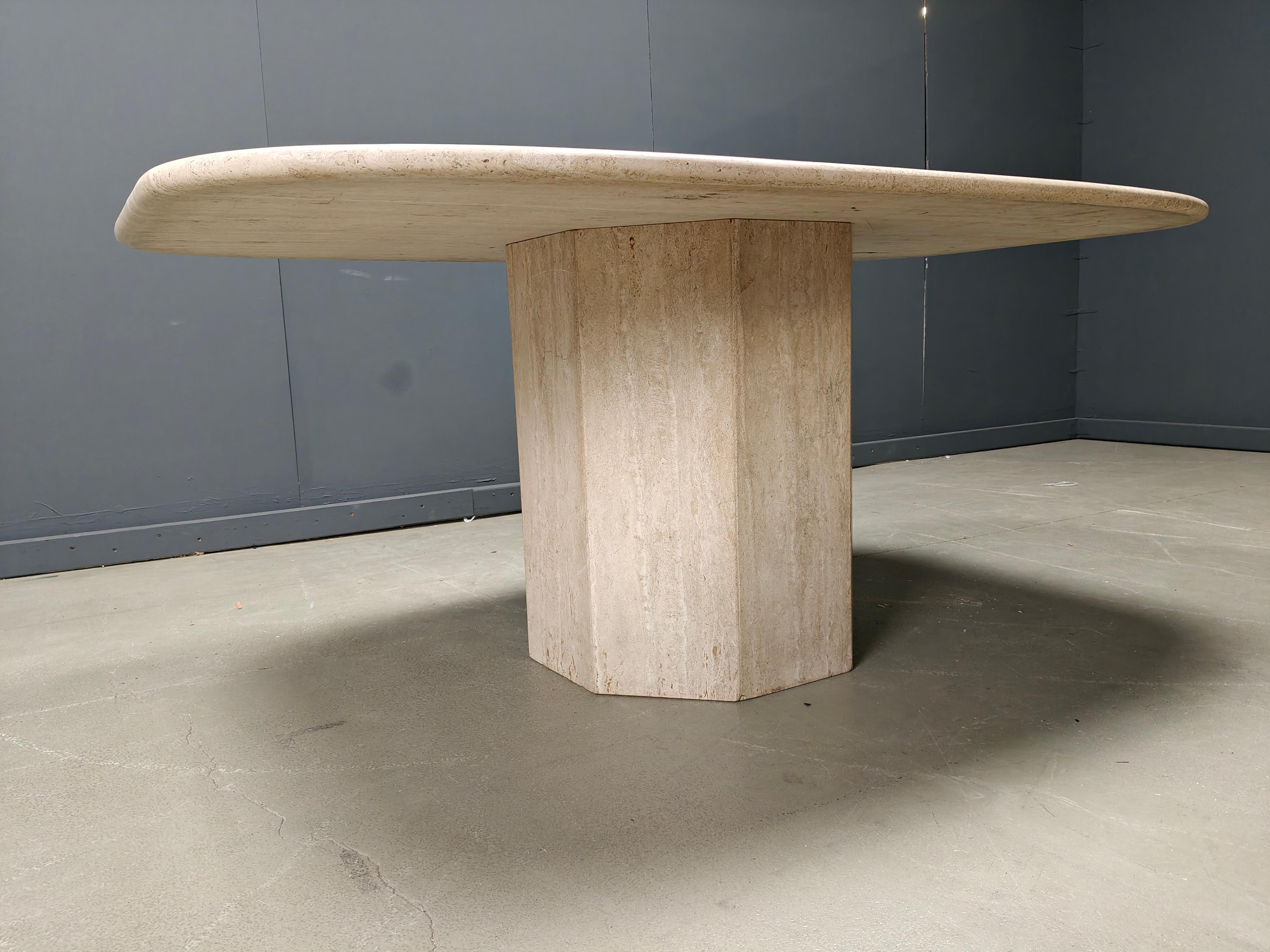 Travertin Table de salle à manger vintage en travertin, années 1970 en vente