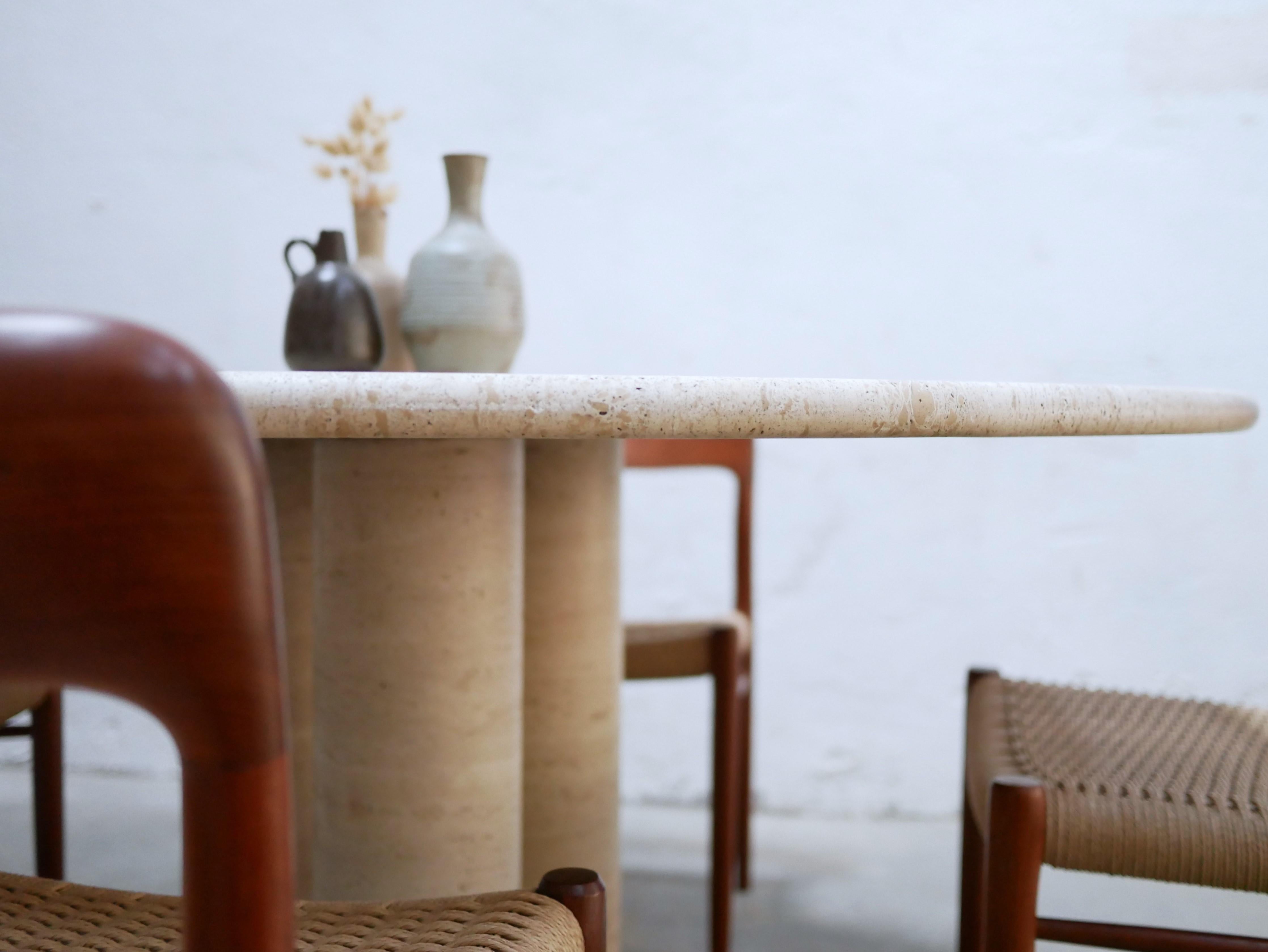 Table à manger vintage en travertin en vente 7