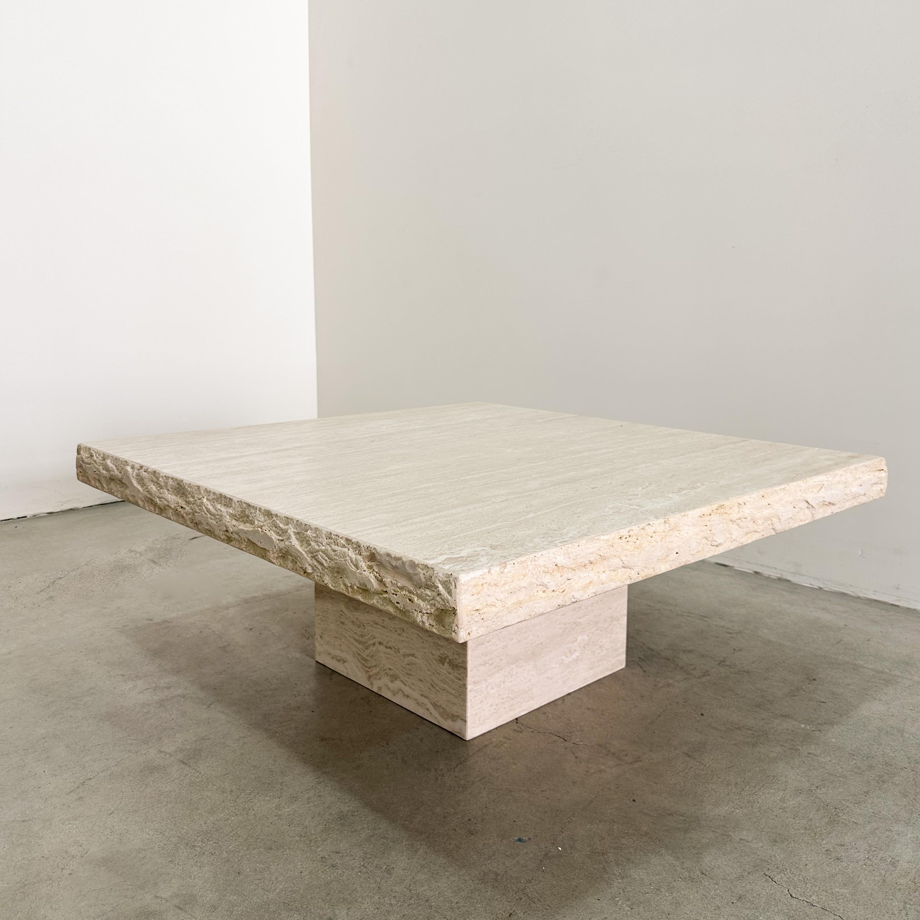 Table basse vintage en travertin à bords bruts 70s, 80s, MCM Postmodern en vente 4