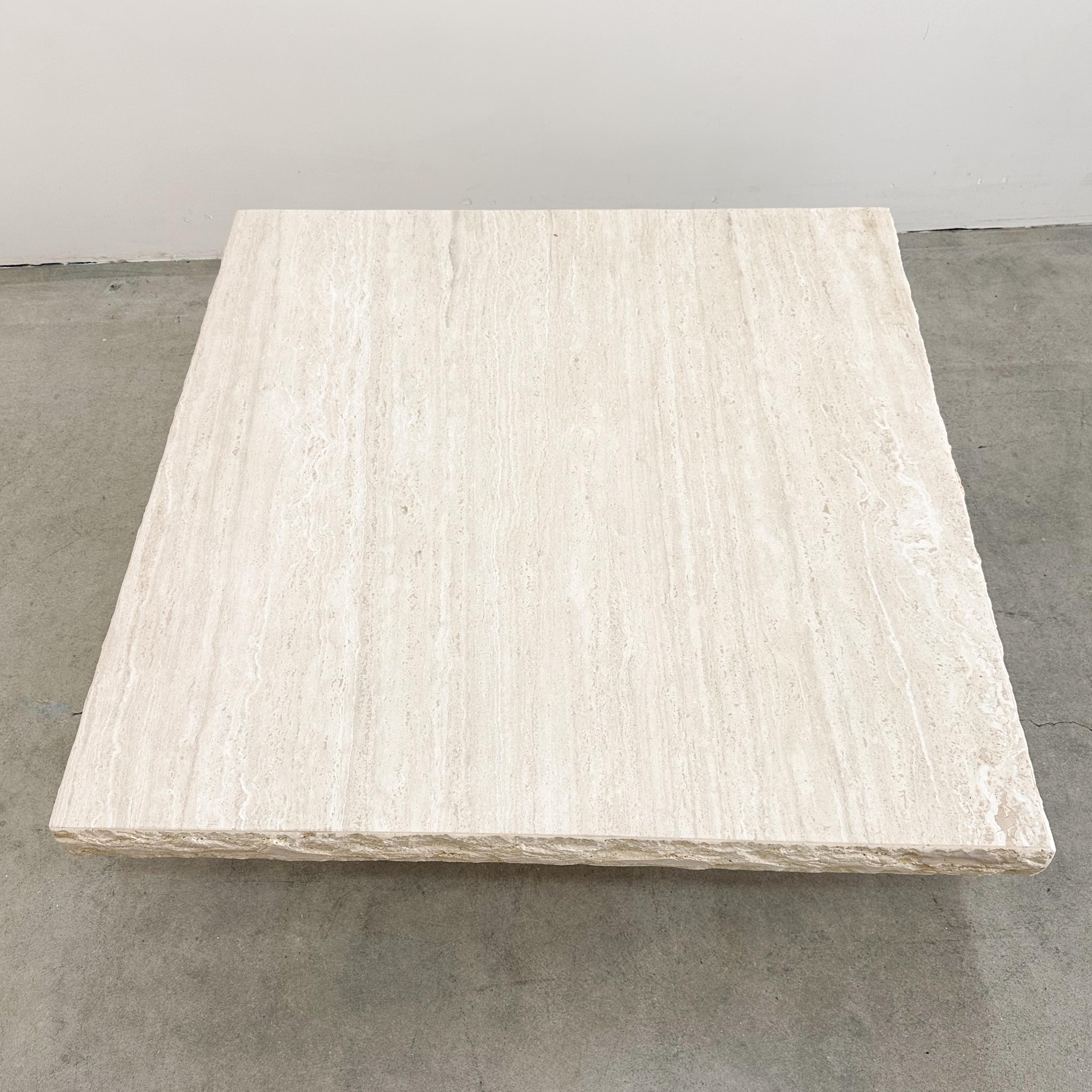 Table basse vintage en travertin à bords bruts 70s, 80s, MCM Postmodern en vente 1