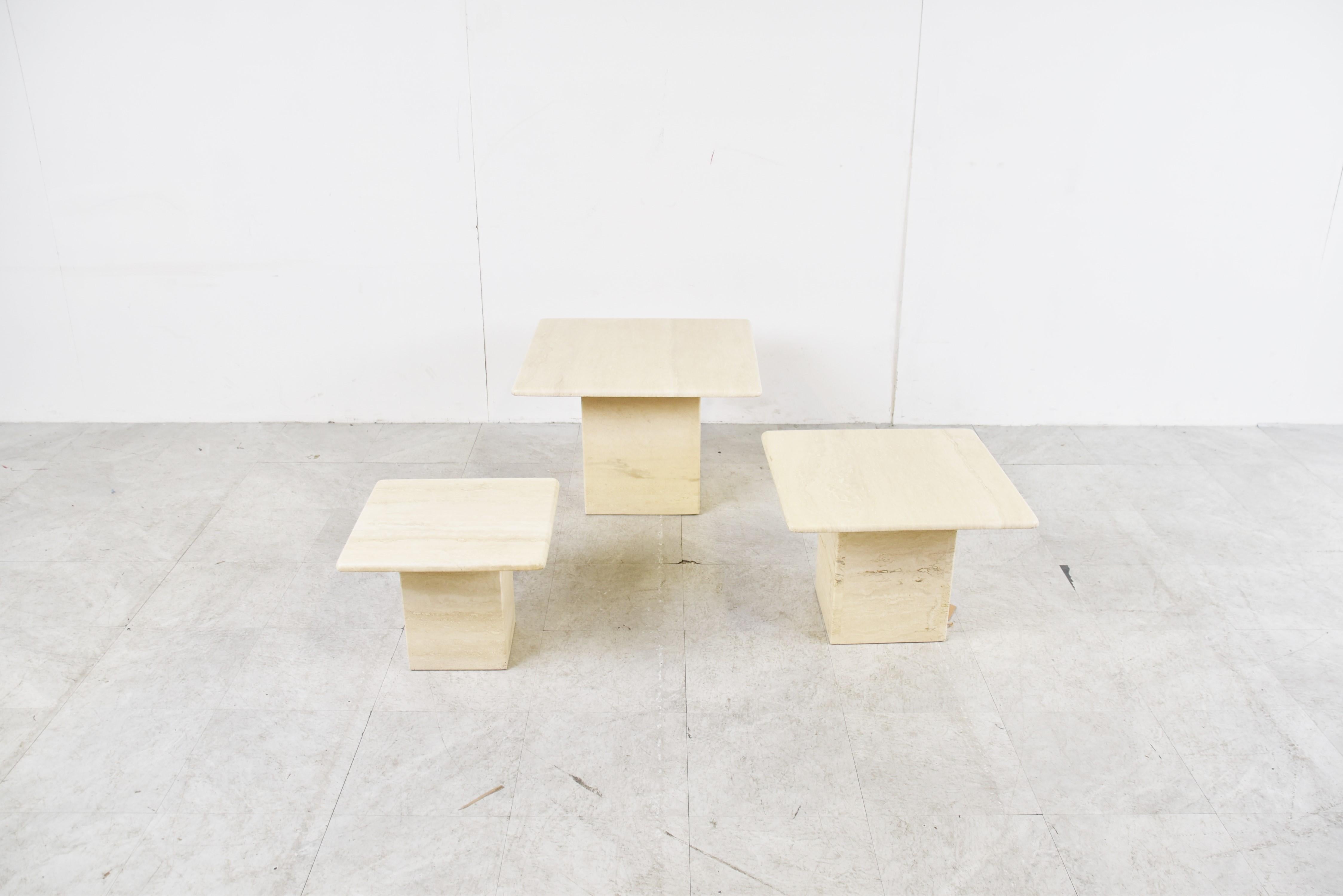Set of 1970s italian travertine stone nesting tables or side tables.

The tables can be set up in different compositions. Timeless items.

Beautiful colour.

Very good condition

1970s - italy

Dimensions:
Large table: 60*60*40 cm 
Medium table :