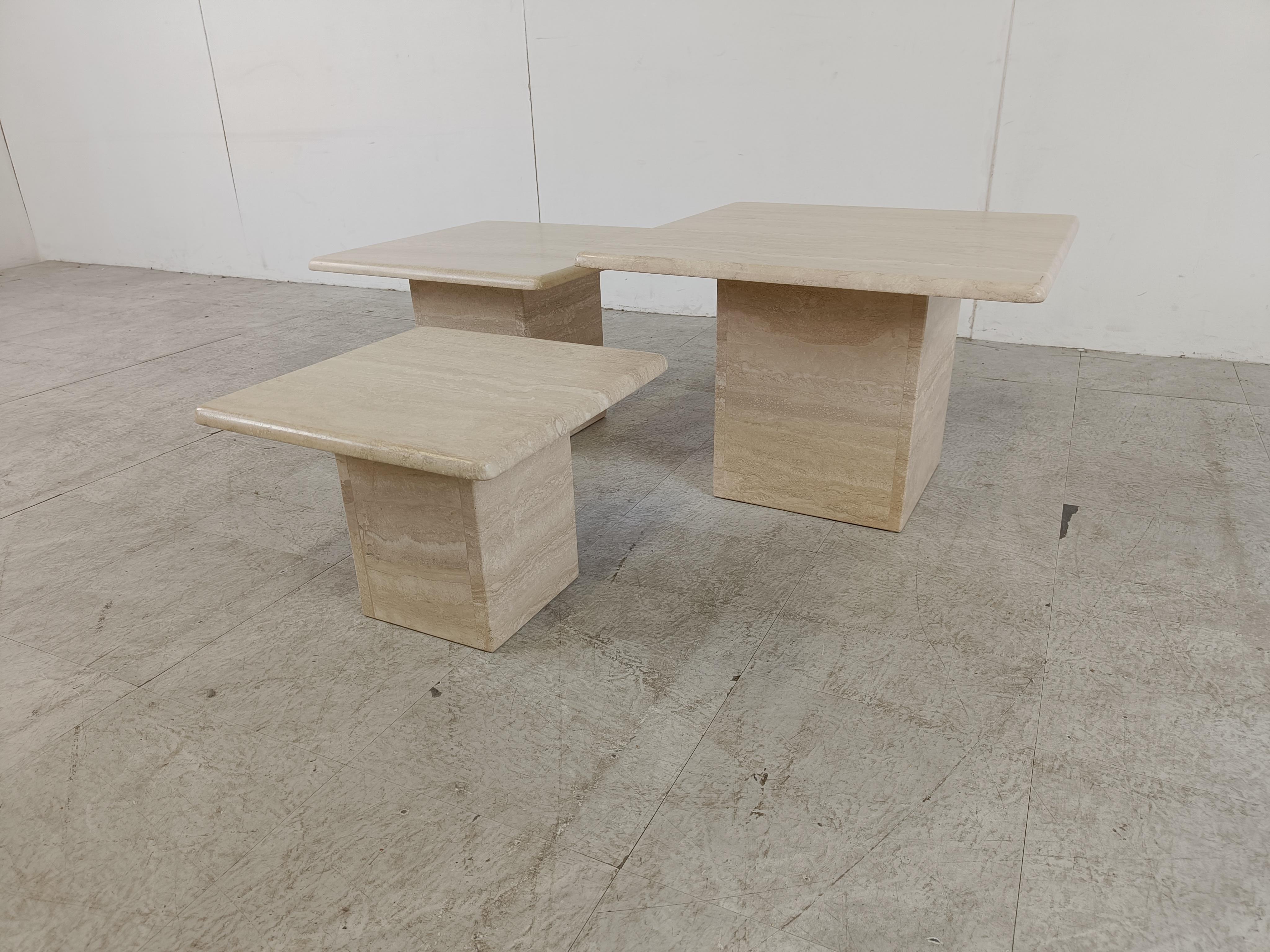 Set of 1970s italian travertine stone nesting tables or side tables.

The tables can be set up in different compositions. Timeless items.

Beautiful colour.

Good condition

1970s - italy

Dimensions:
Large table: 60*60*40 cm 
Medium table :